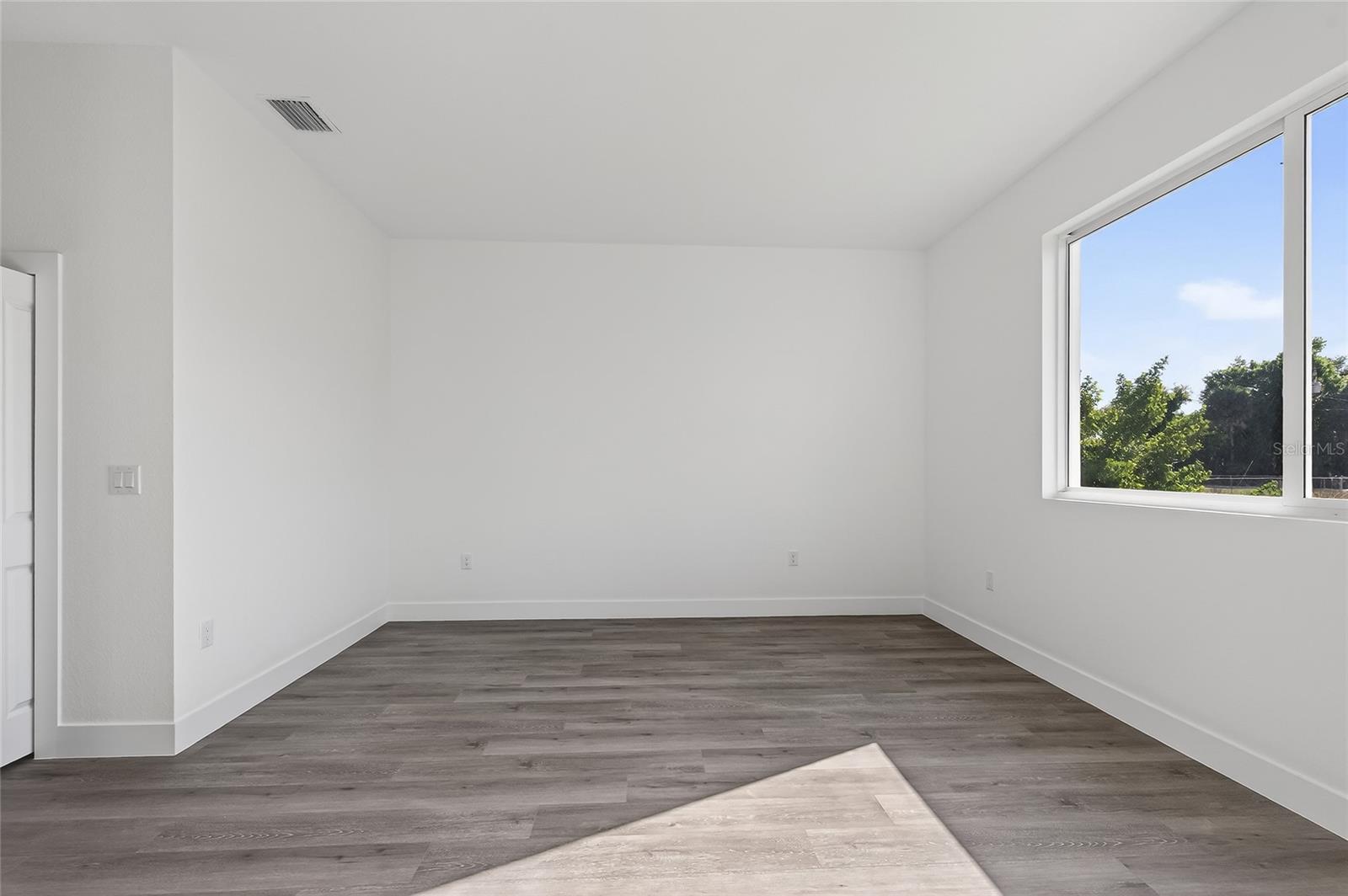 Image 32 of 55 For 511 Sweetwater Drive