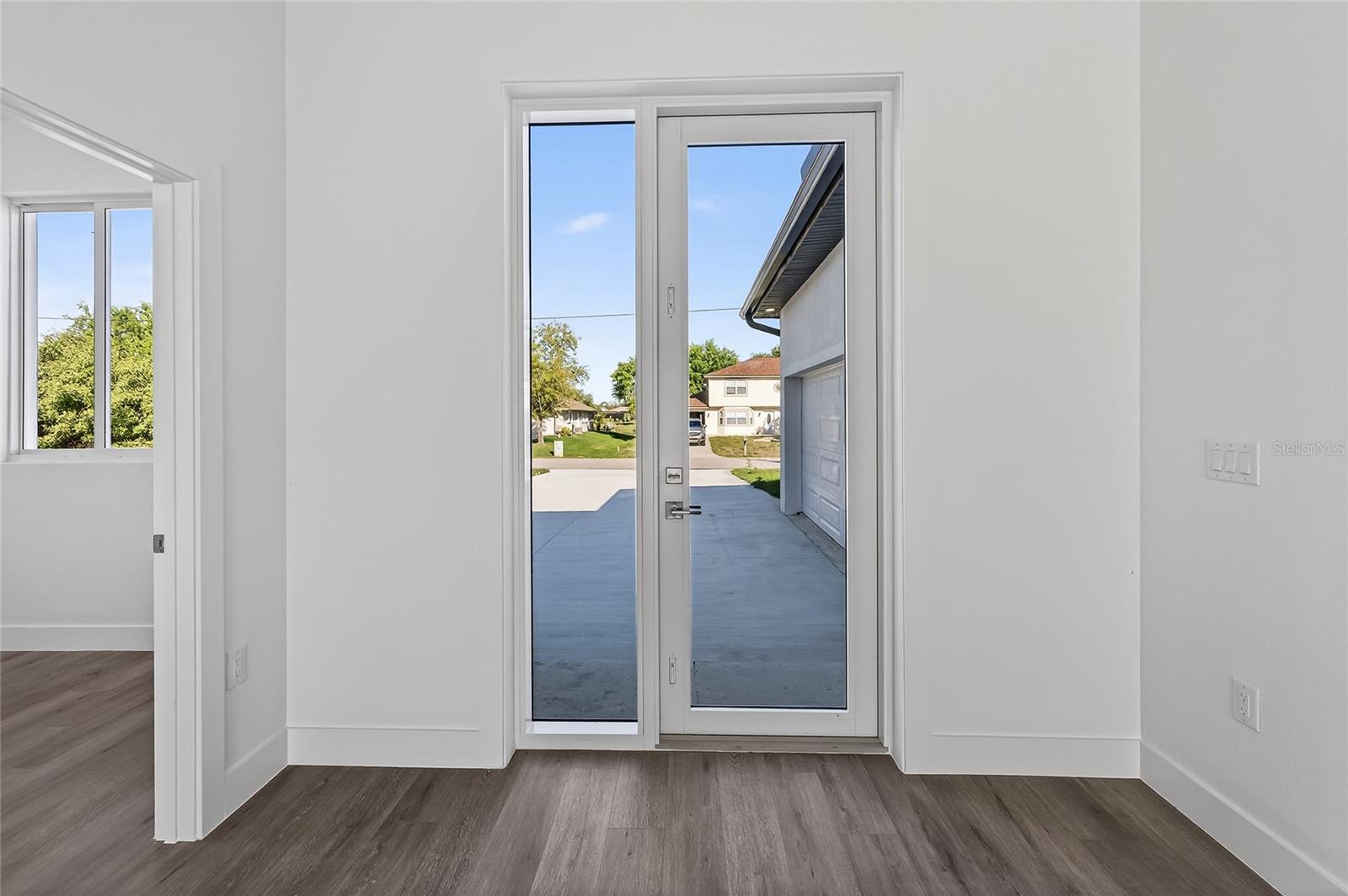 Image 4 of 55 For 511 Sweetwater Drive