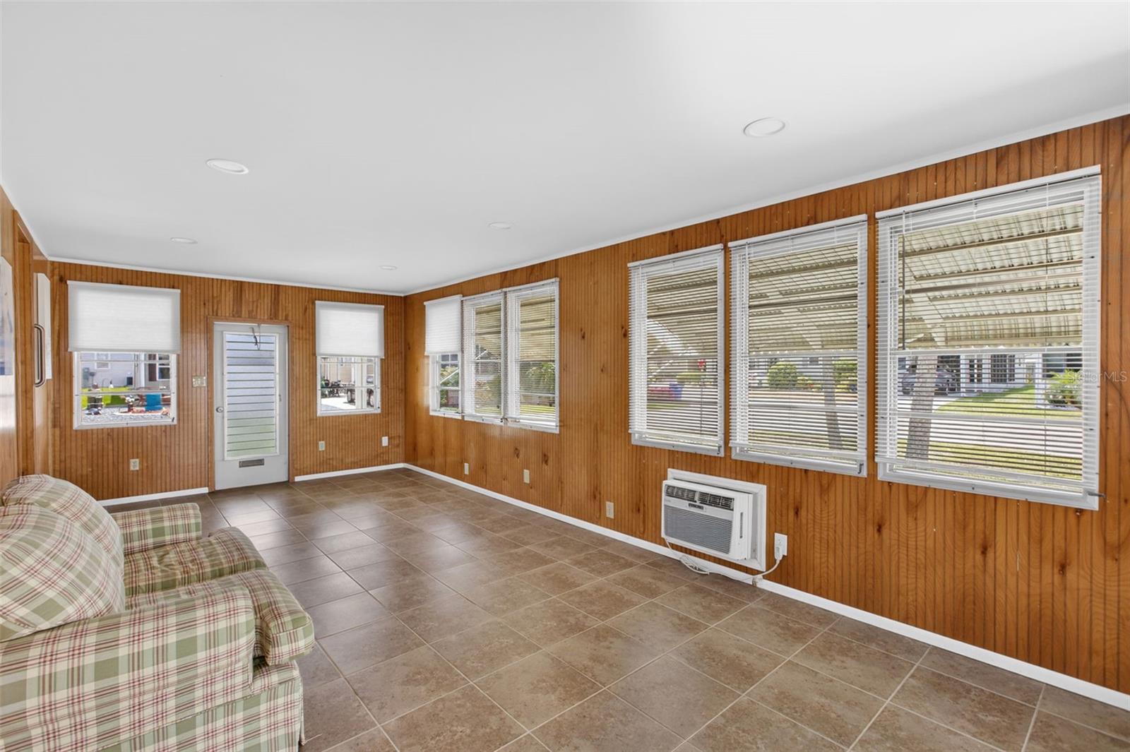 Image 17 of 50 For 802 Turf