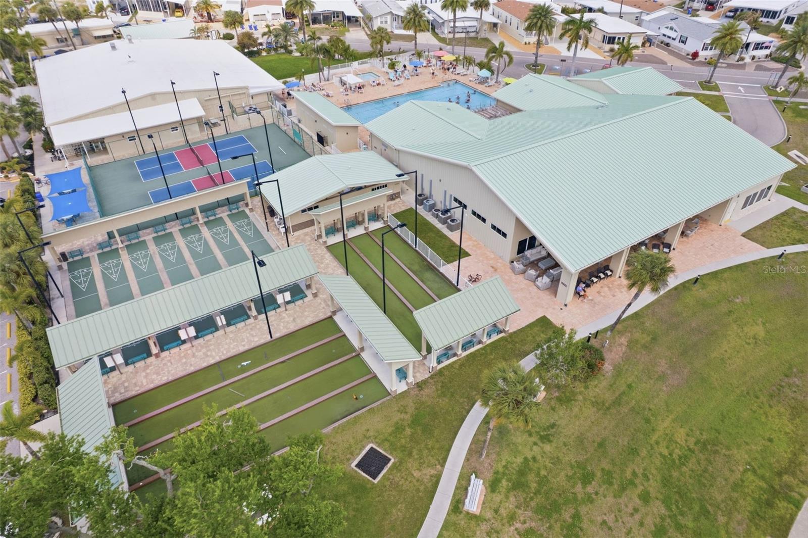 Image 38 of 50 For 802 Turf