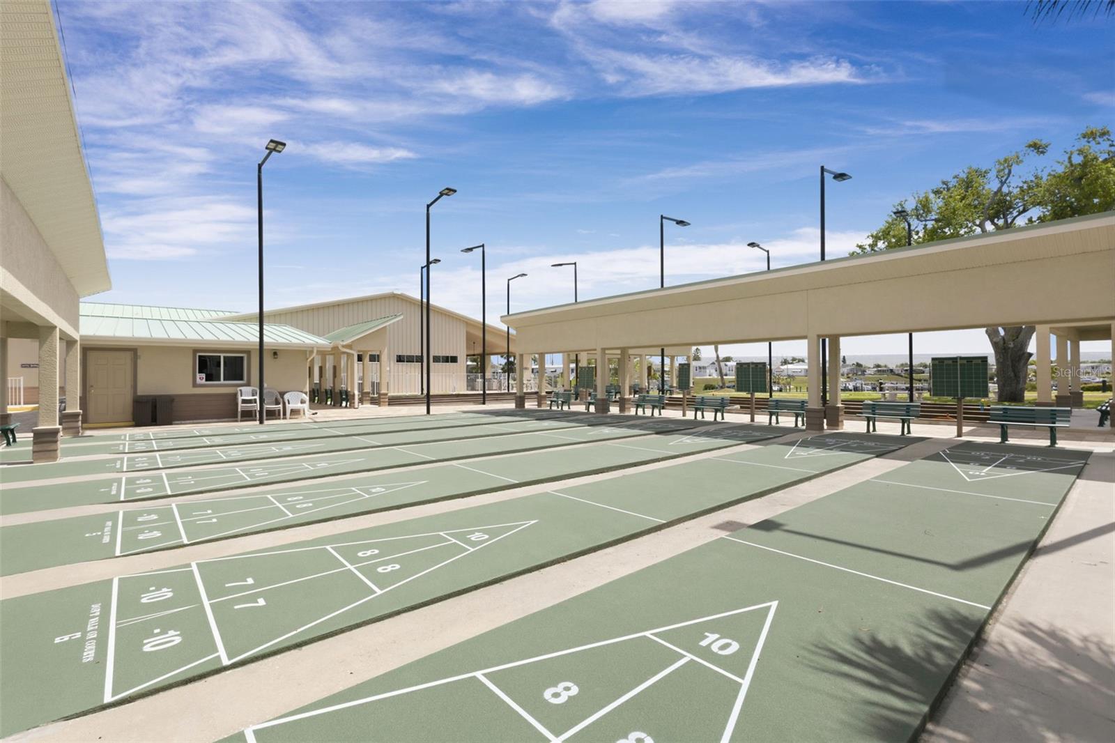 Image 41 of 50 For 802 Turf