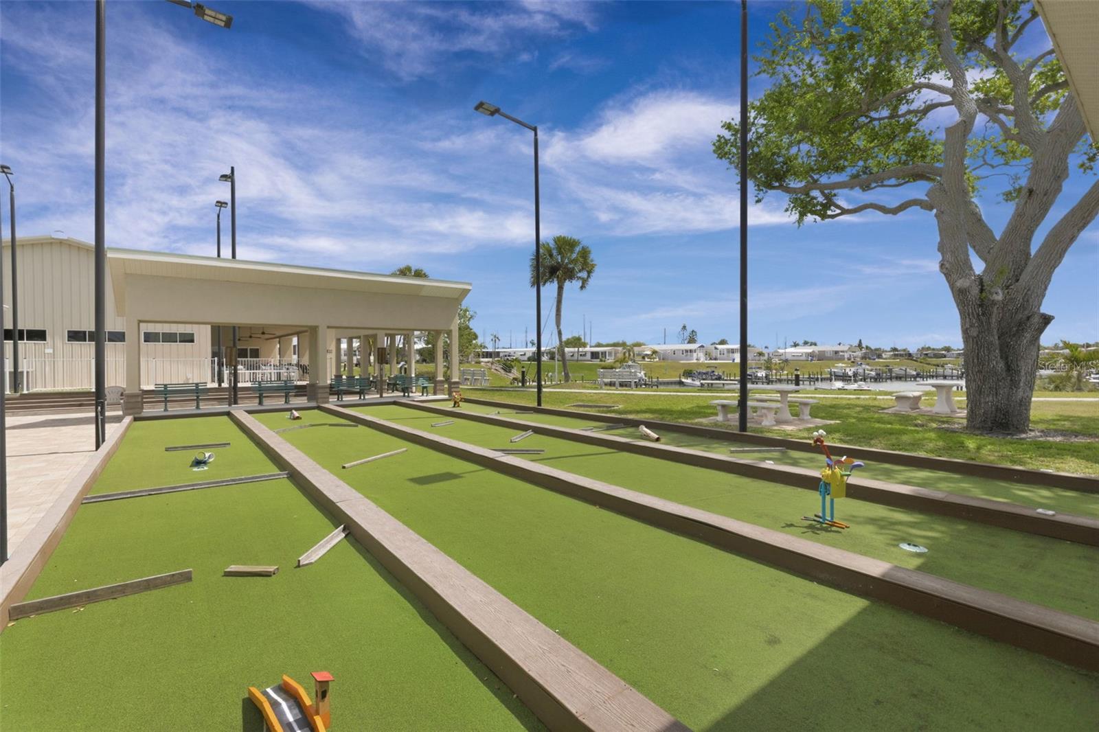 Image 42 of 50 For 802 Turf