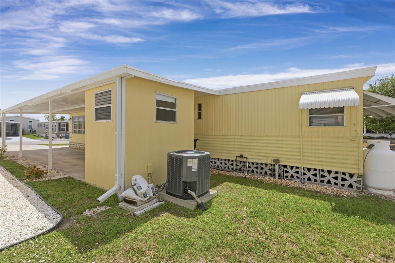 Image 7 of 50 For 802 Turf