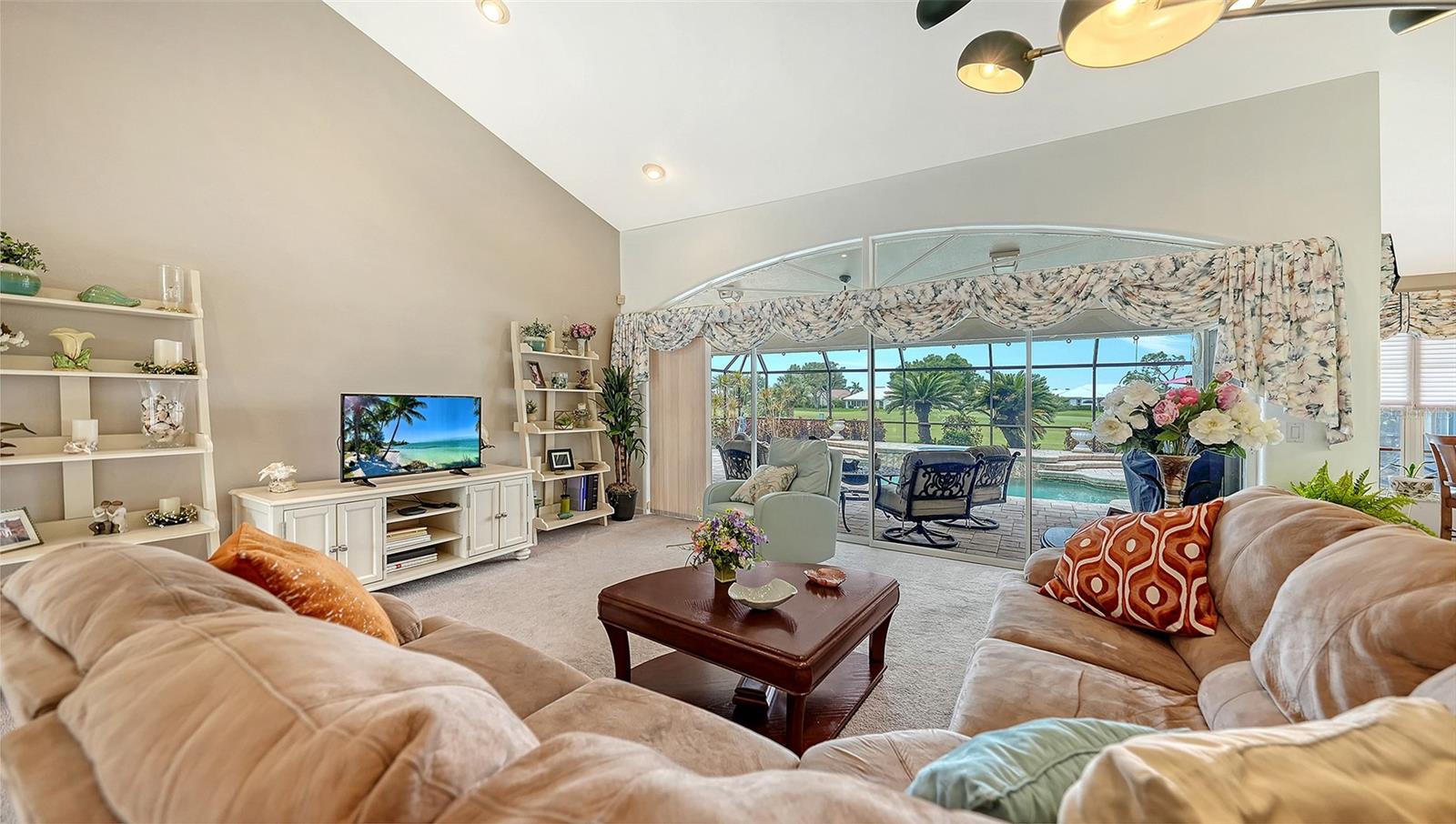 Image 21 of 88 For 552 Westmount Lane