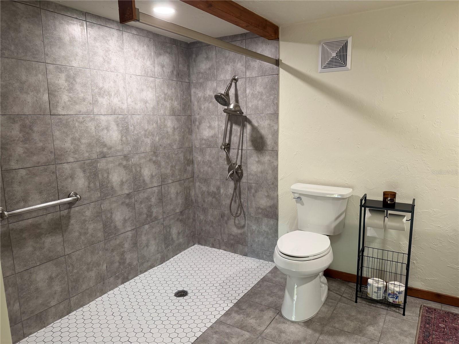 Image 14 of 31 For 618 Bird Bay Drive S 110