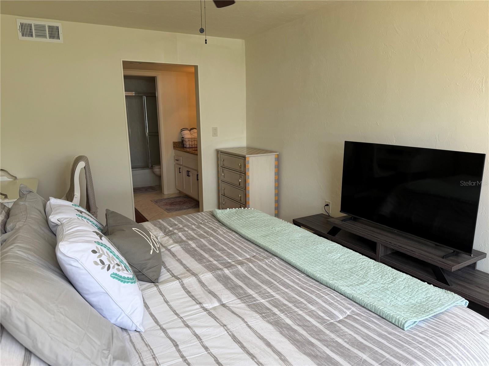 Image 17 of 31 For 618 Bird Bay Drive S 110