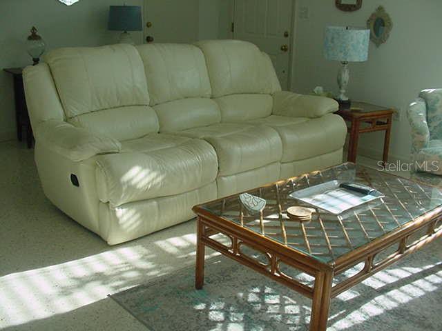 Image 7 of 28 For 519 Circlewood Drive 519