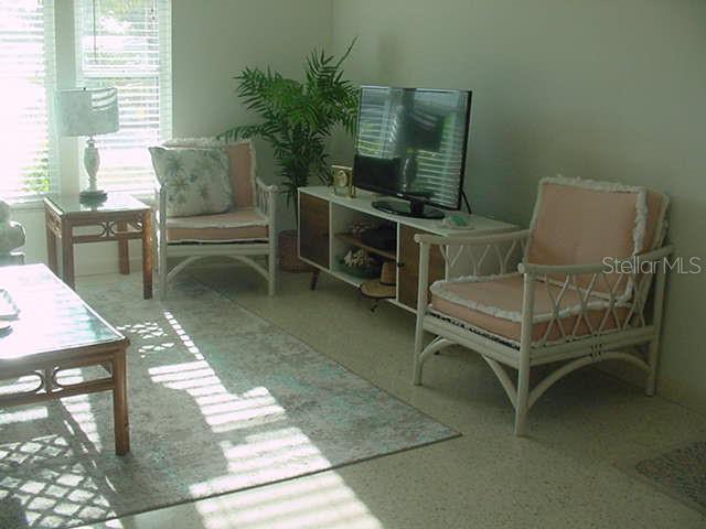 Image 8 of 28 For 519 Circlewood Drive 519