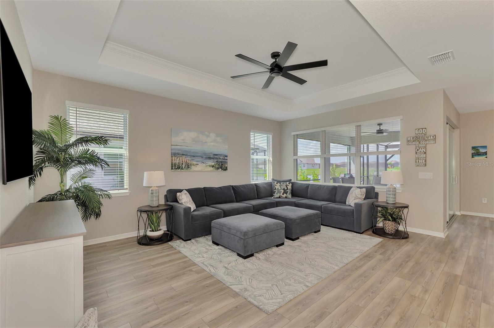 Image 15 of 94 For 9216 Barrier Coast Trail