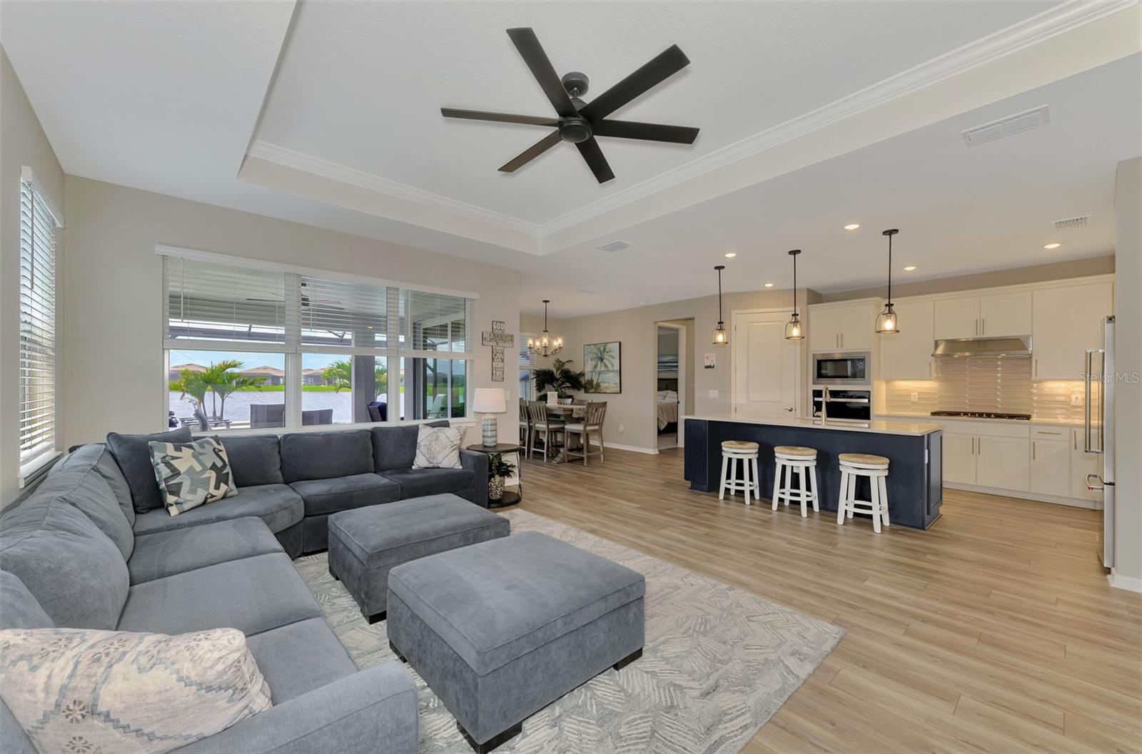 Image 18 of 94 For 9216 Barrier Coast Trail