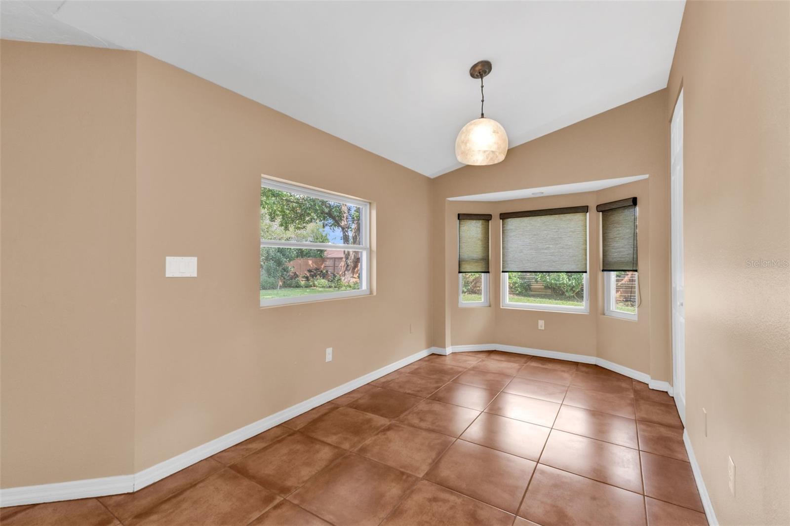 Image 6 of 25 For 1238 Waterside Lane