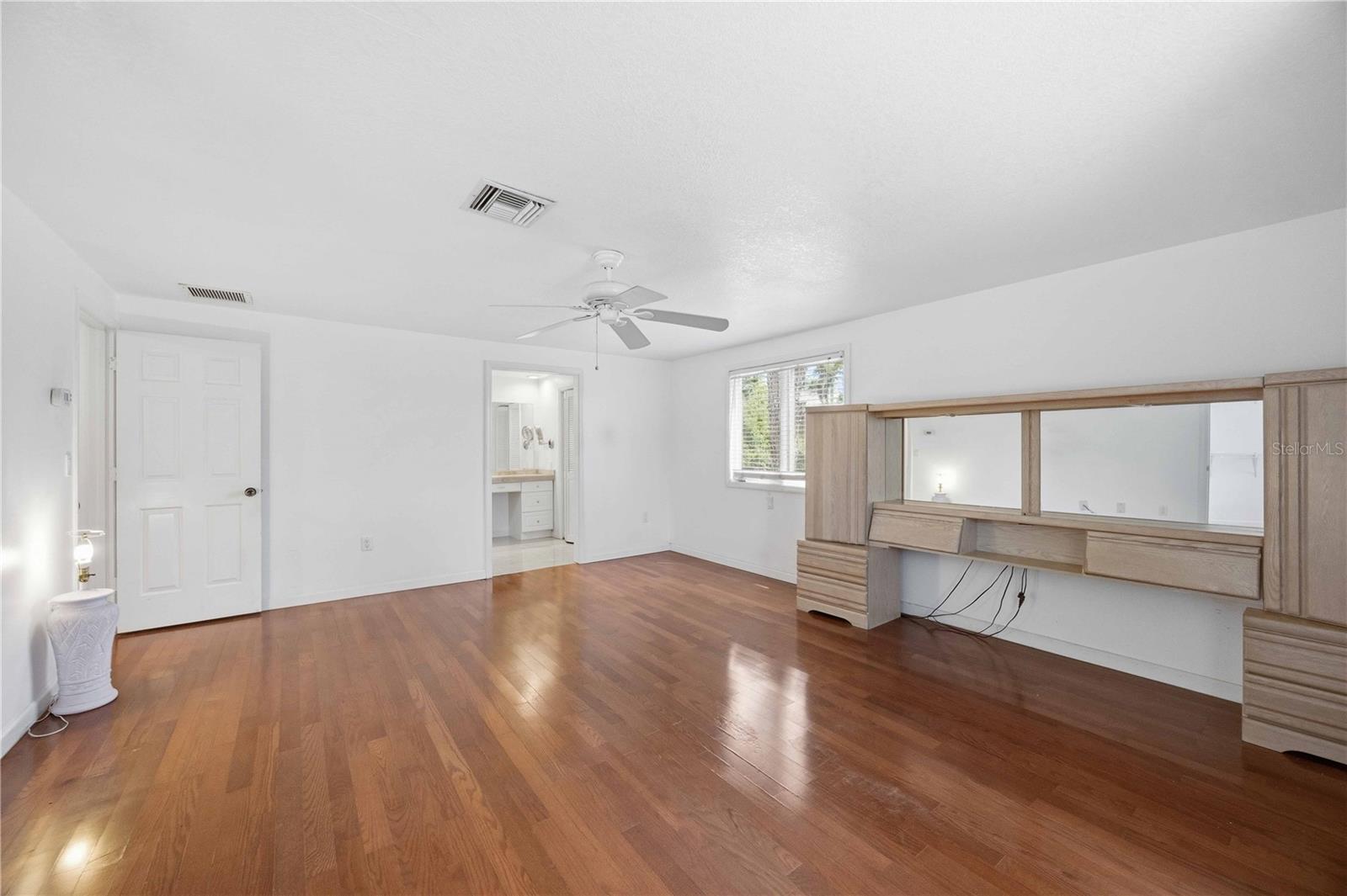 Image 22 of 52 For 17402 Billiar Avenue