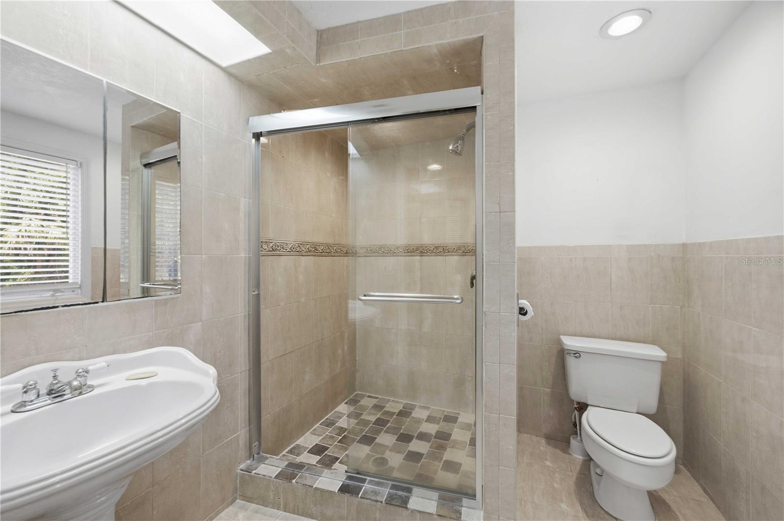 Image 31 of 52 For 17402 Billiar Avenue