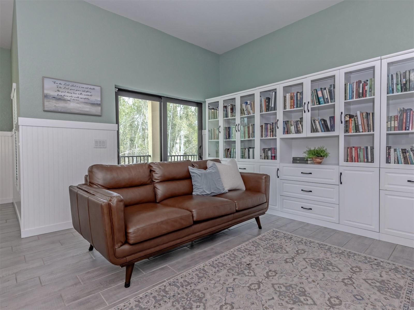 Image 10 of 31 For 1046 Rhinelander Street