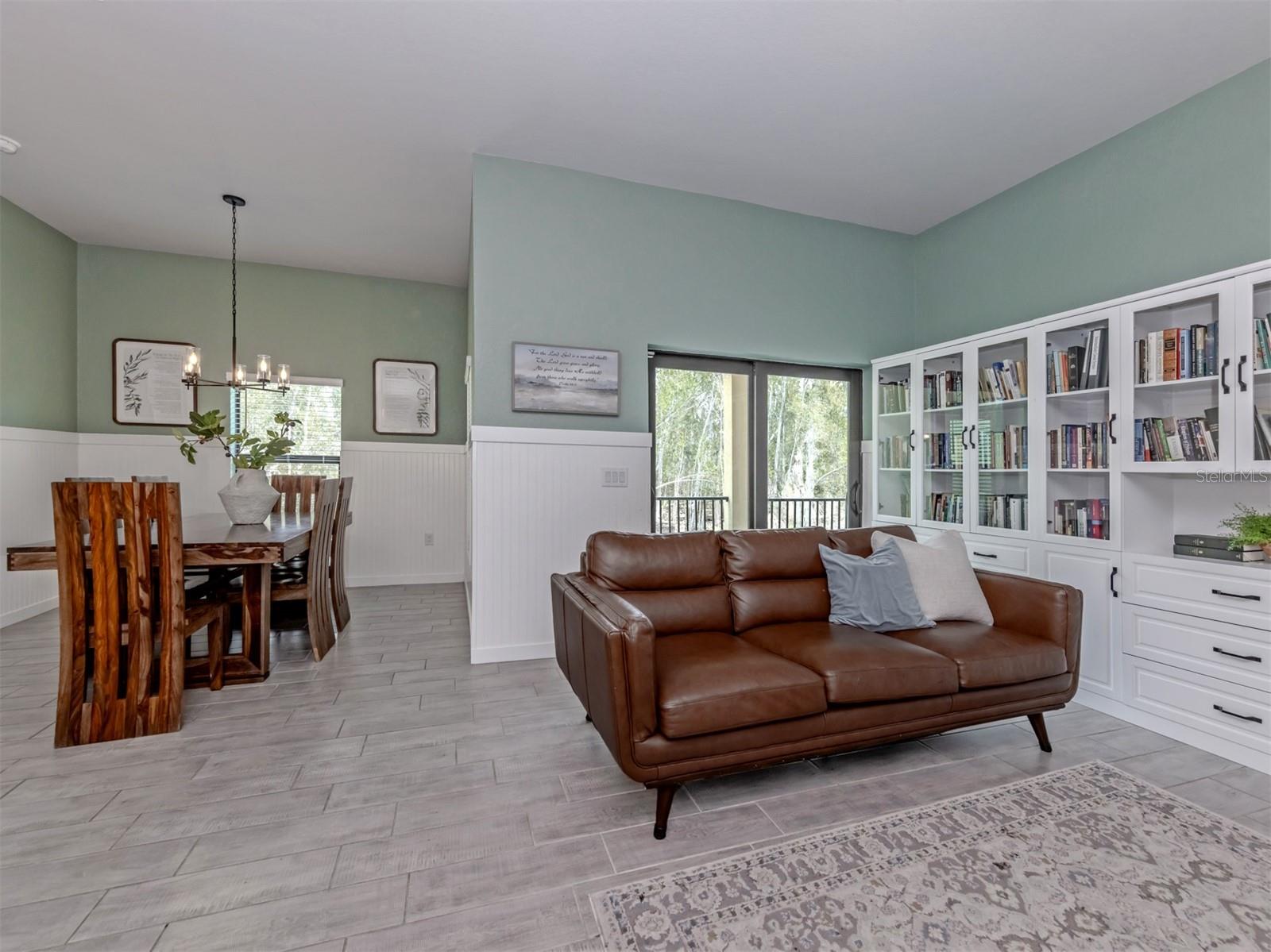 Image 11 of 31 For 1046 Rhinelander Street