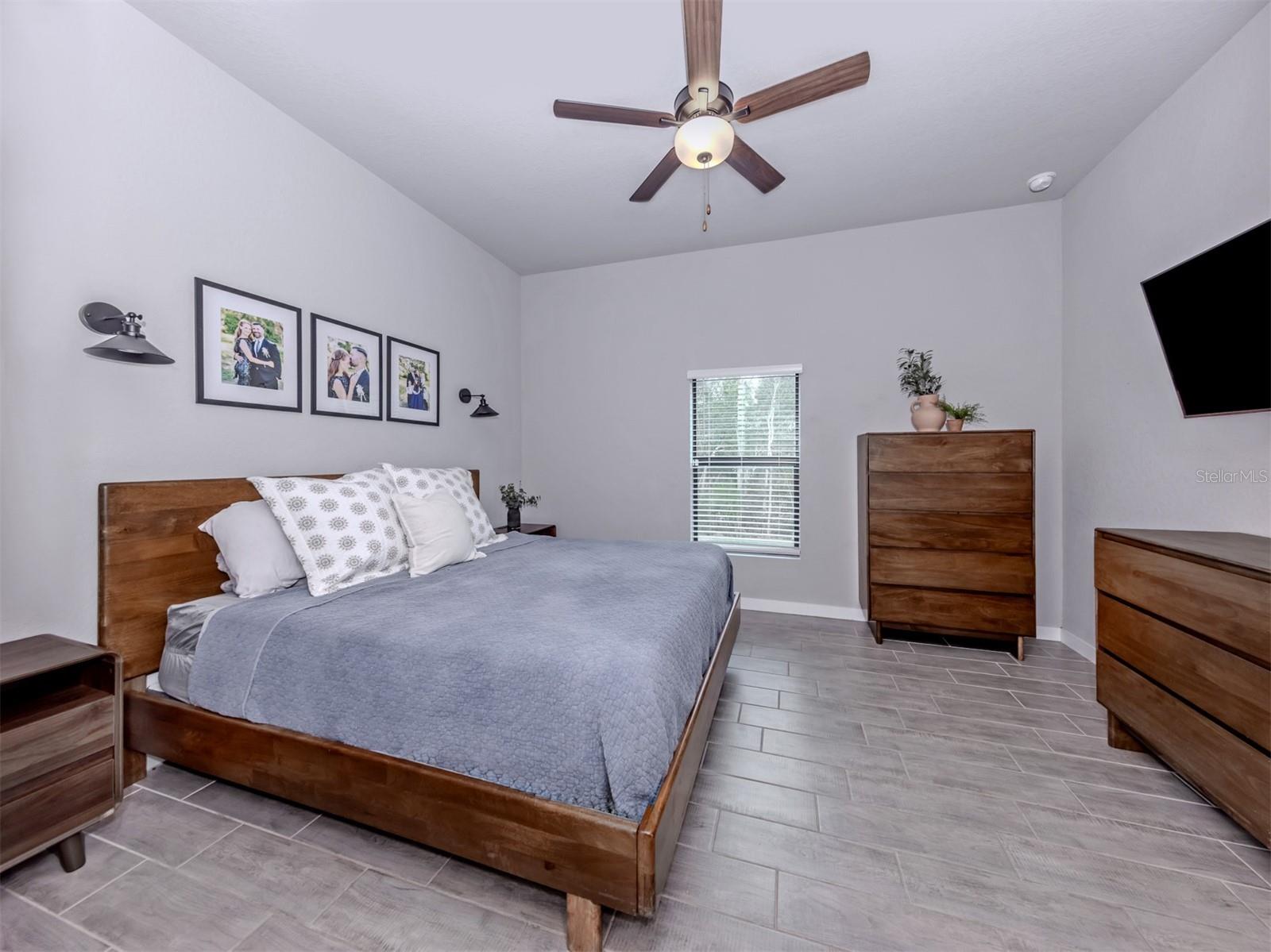 Image 12 of 31 For 1046 Rhinelander Street