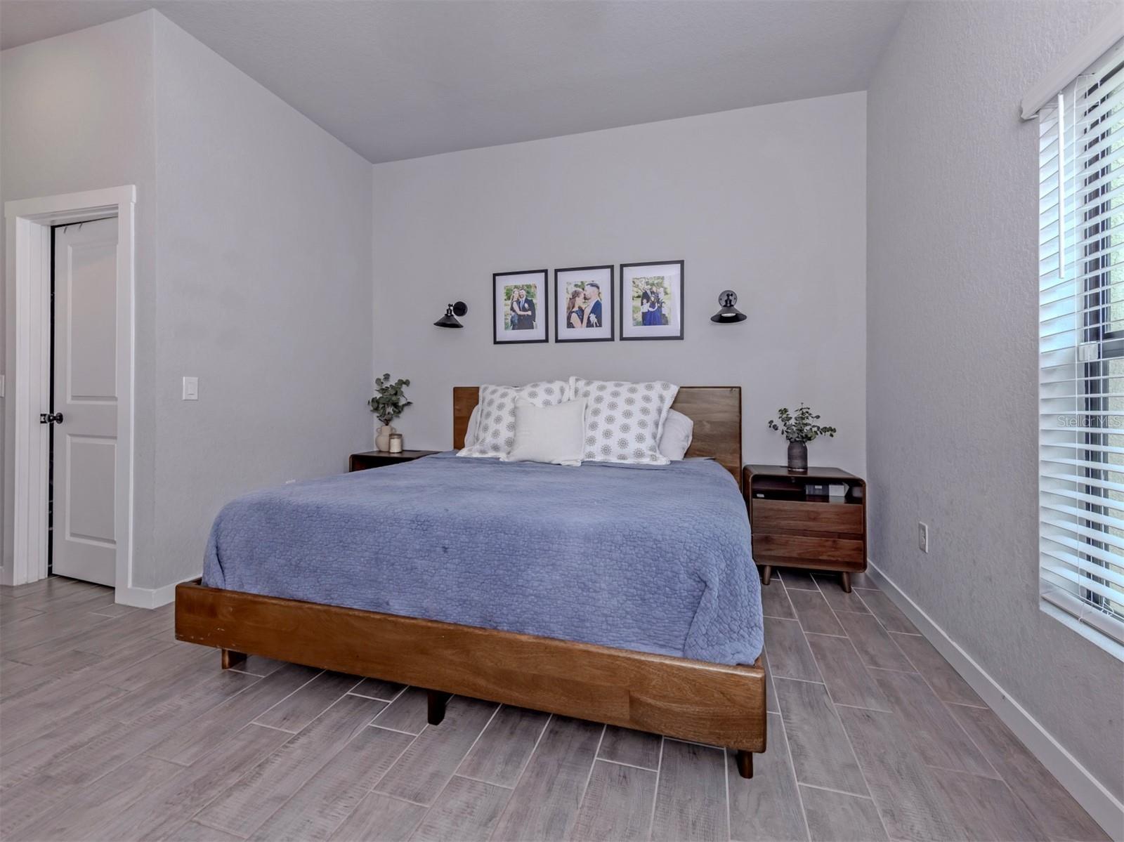 Image 13 of 31 For 1046 Rhinelander Street