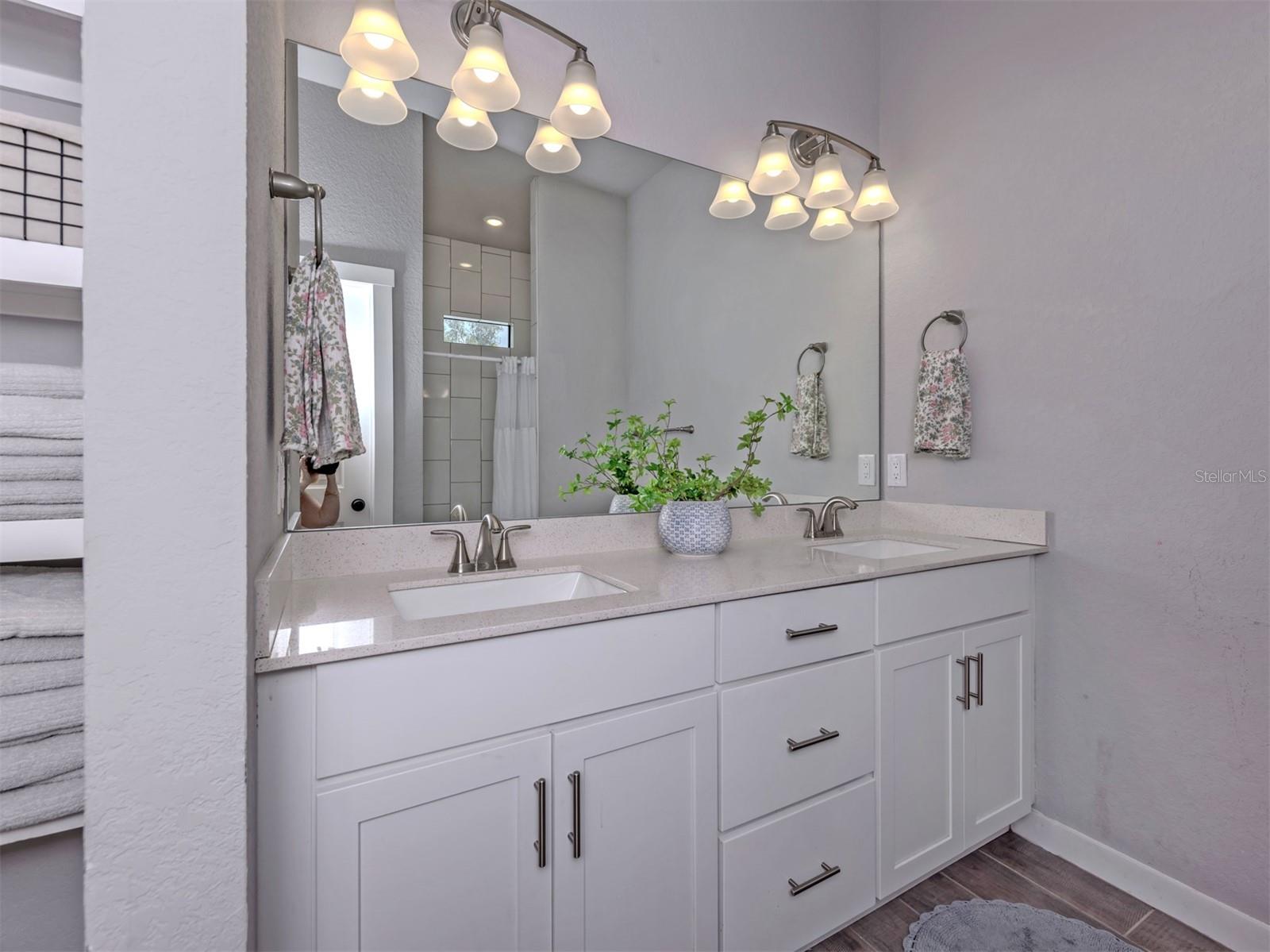 Image 14 of 31 For 1046 Rhinelander Street