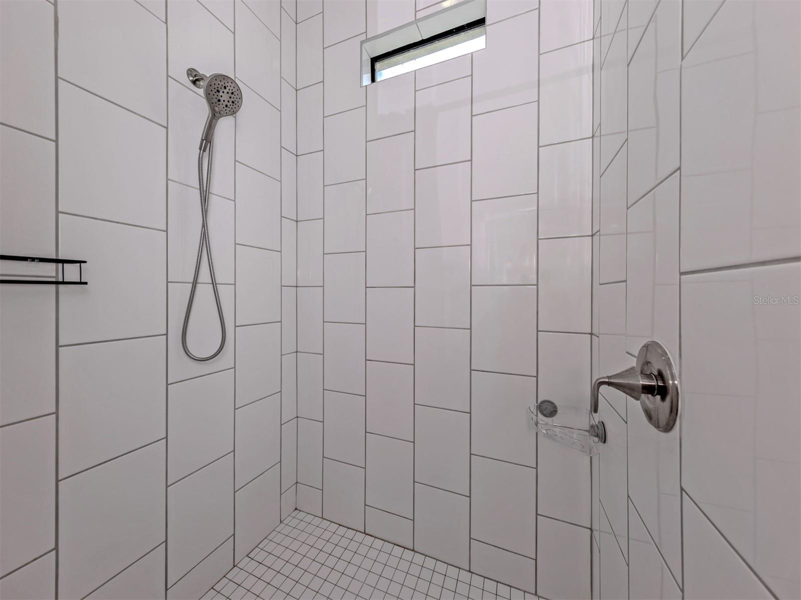 Image 15 of 31 For 1046 Rhinelander Street