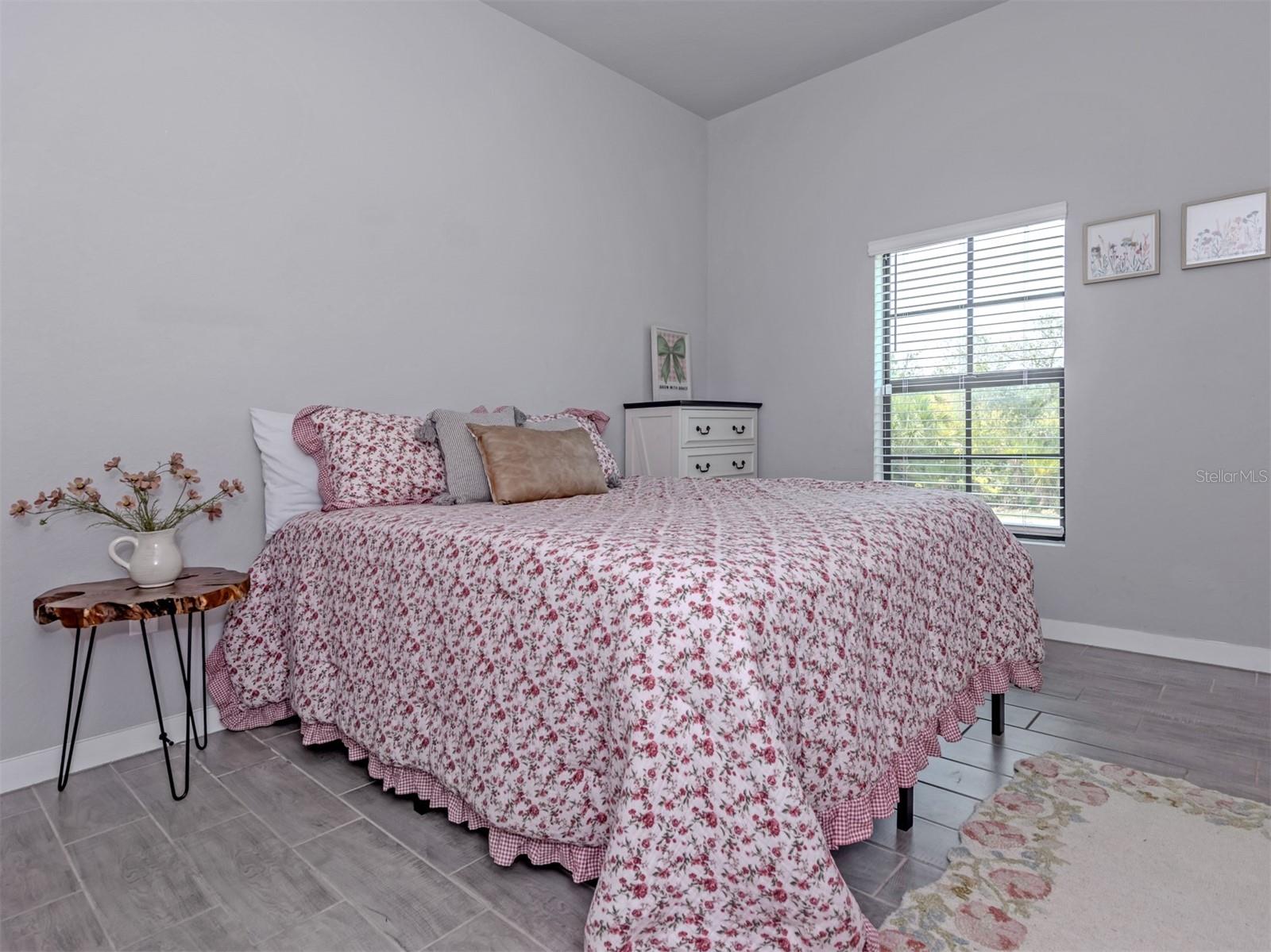 Image 17 of 31 For 1046 Rhinelander Street