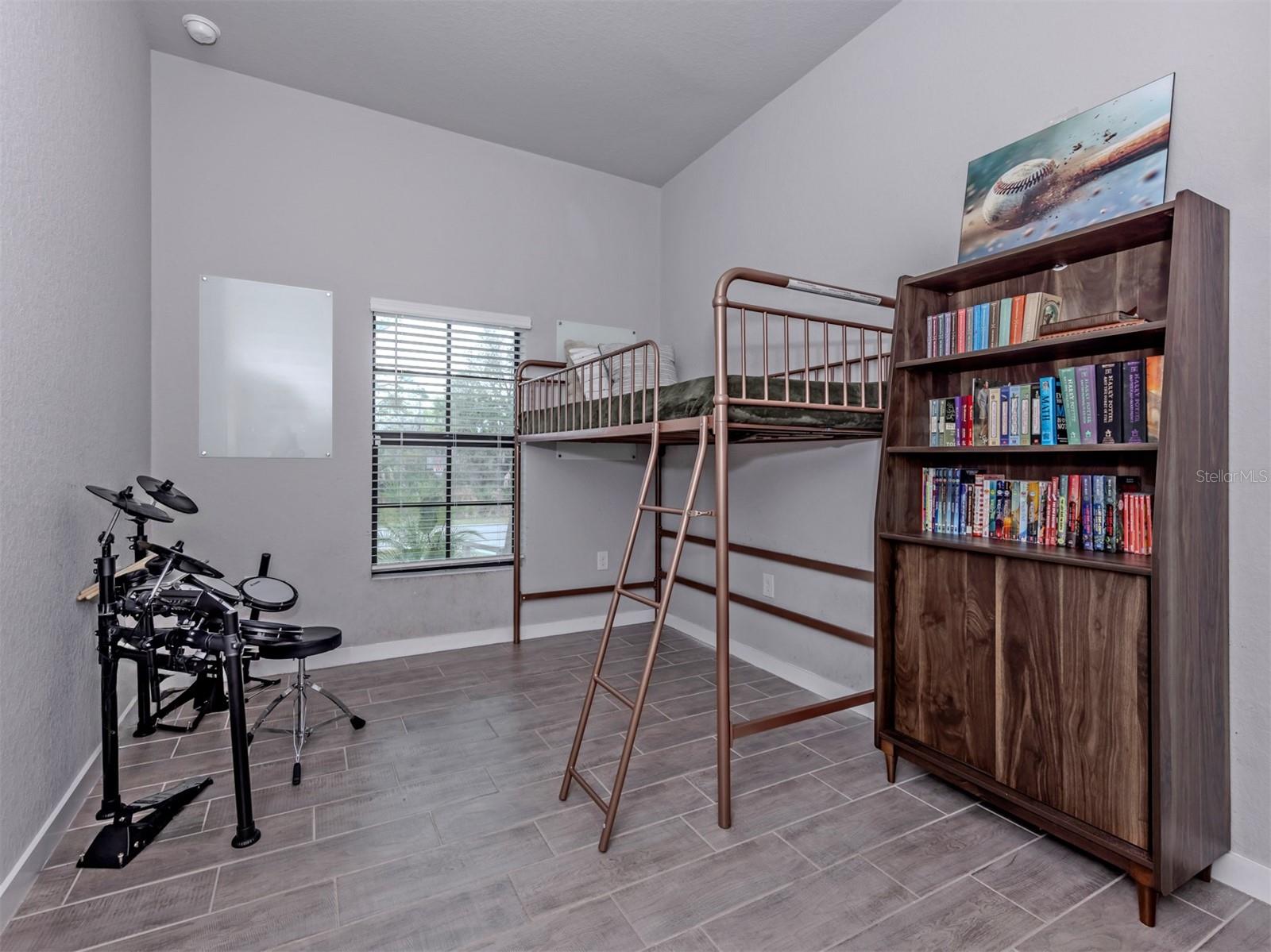 Image 18 of 31 For 1046 Rhinelander Street