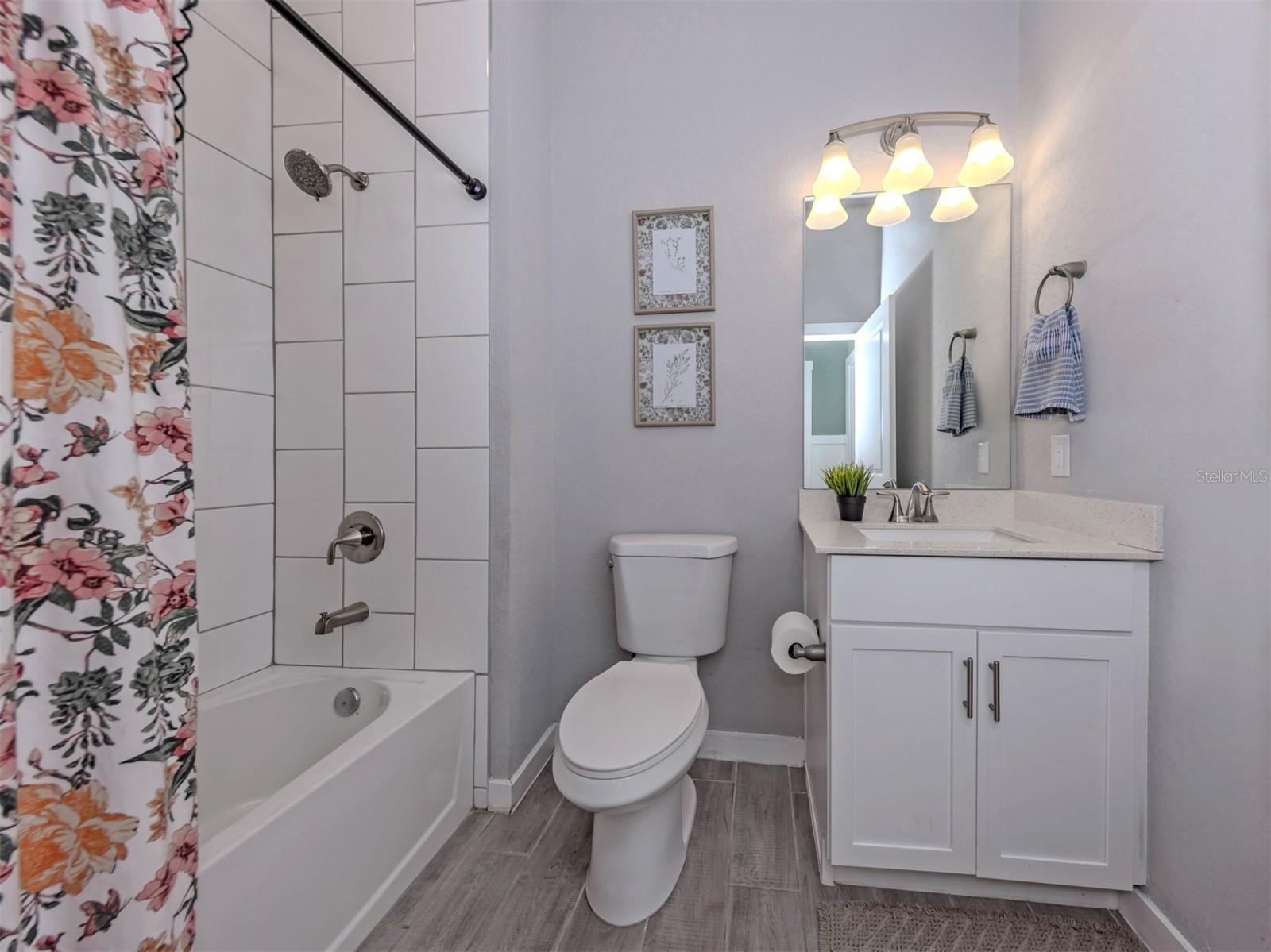 Image 19 of 31 For 1046 Rhinelander Street