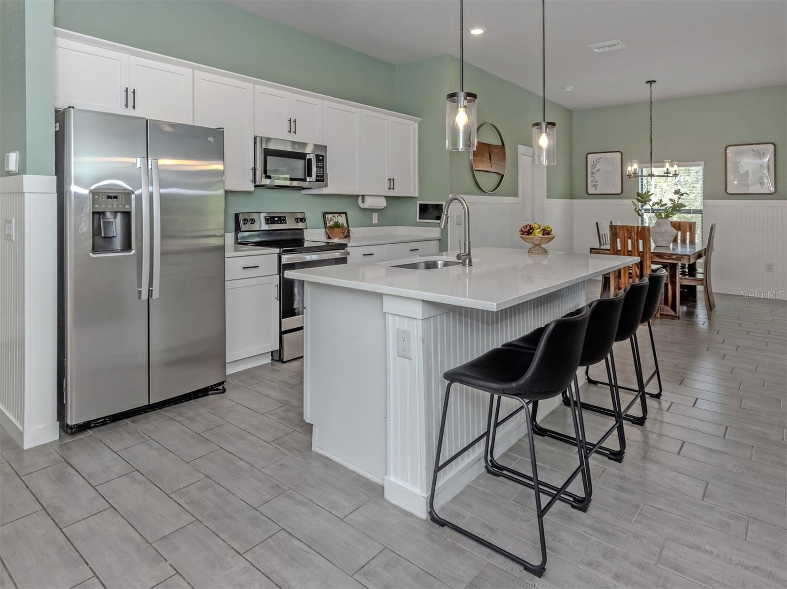 Image 3 of 31 For 1046 Rhinelander Street