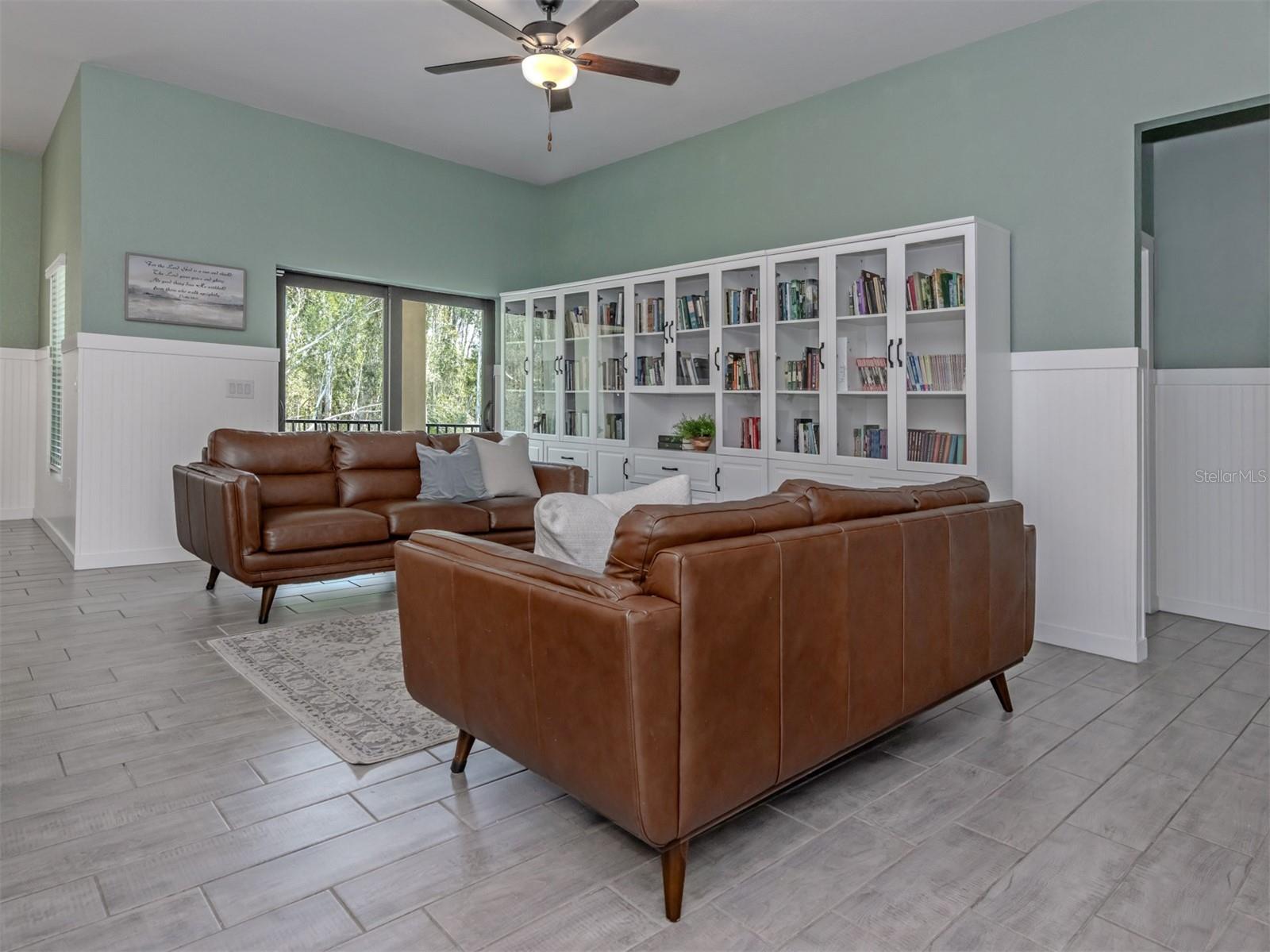 Image 4 of 31 For 1046 Rhinelander Street