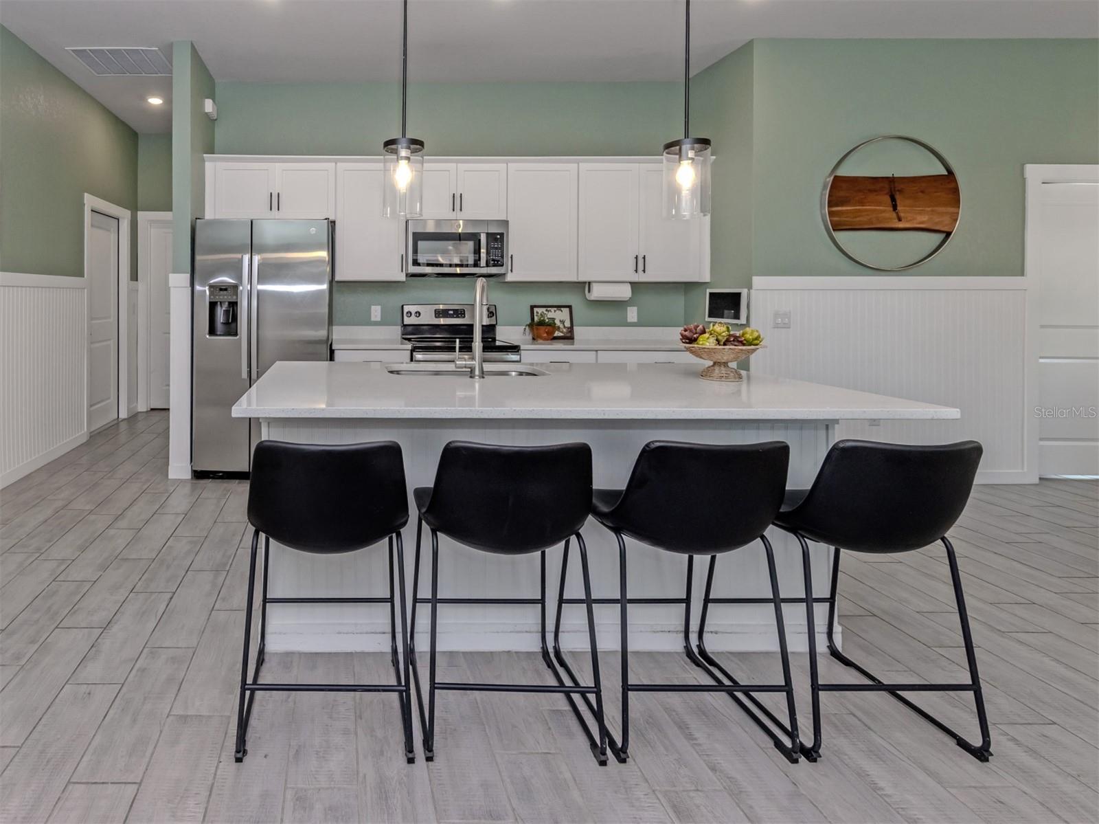 Image 5 of 31 For 1046 Rhinelander Street