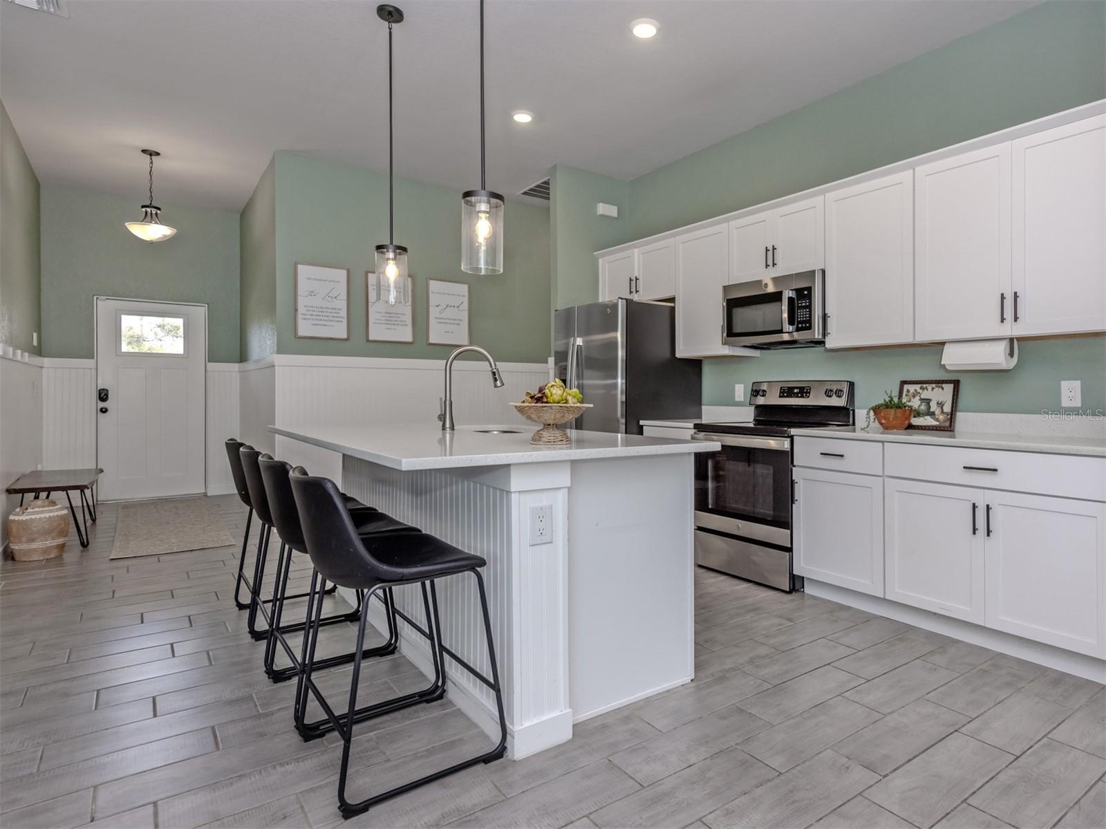 Image 6 of 31 For 1046 Rhinelander Street