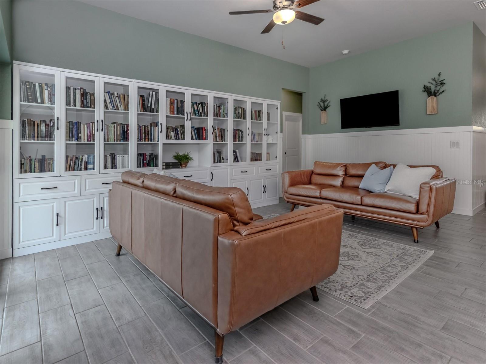 Image 9 of 31 For 1046 Rhinelander Street