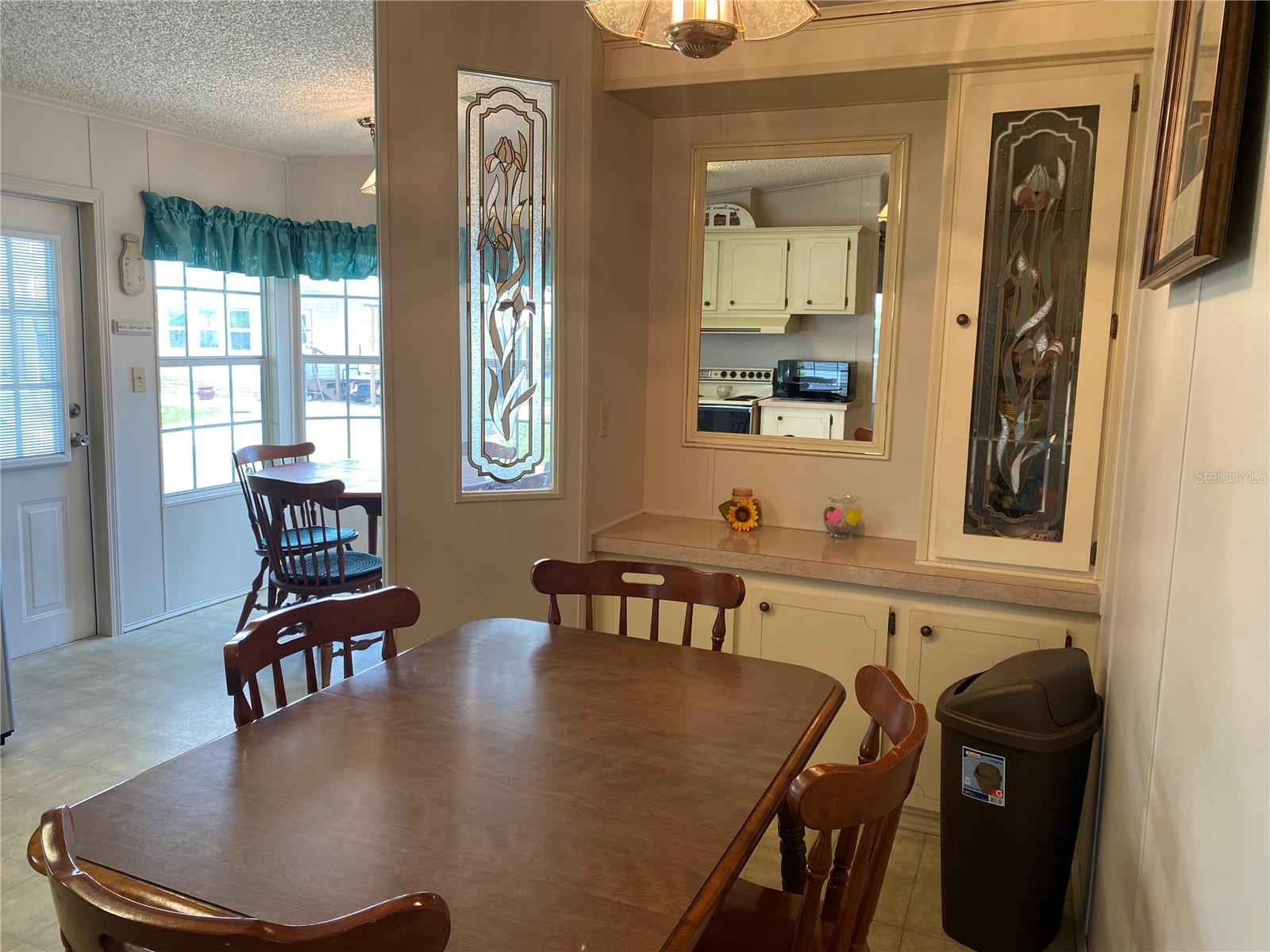Image 6 of 20 For 701 Riverview Circle