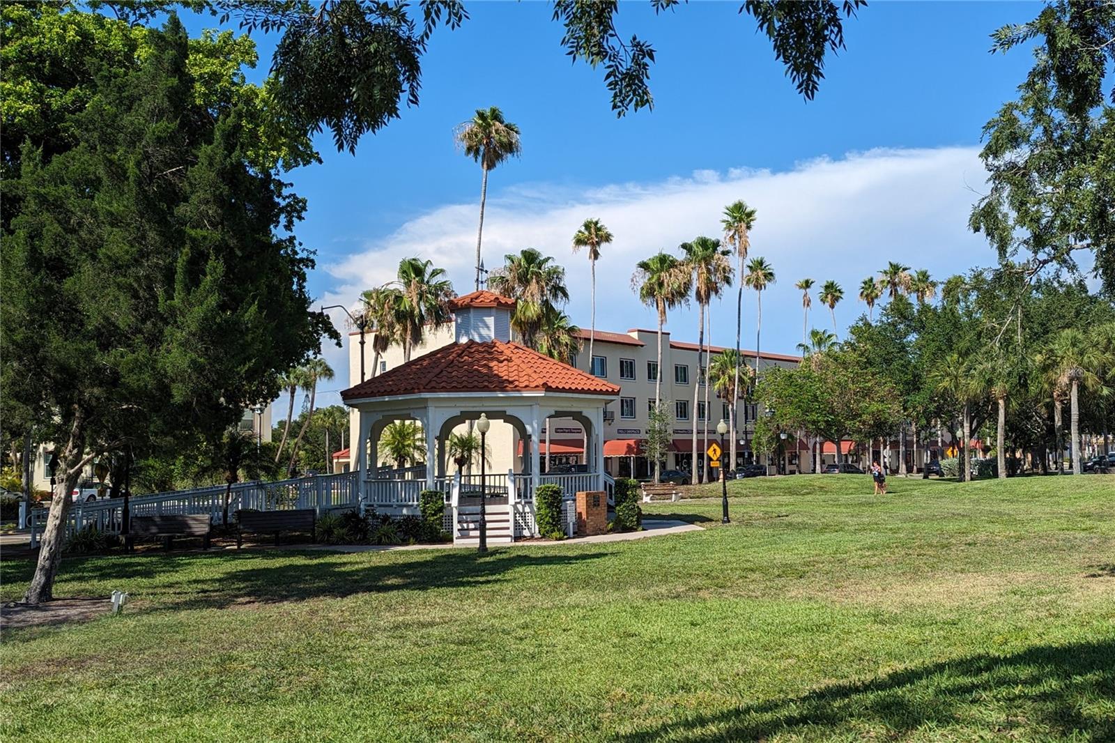 Image 33 of 36 For 206 Vista Del Lago Way