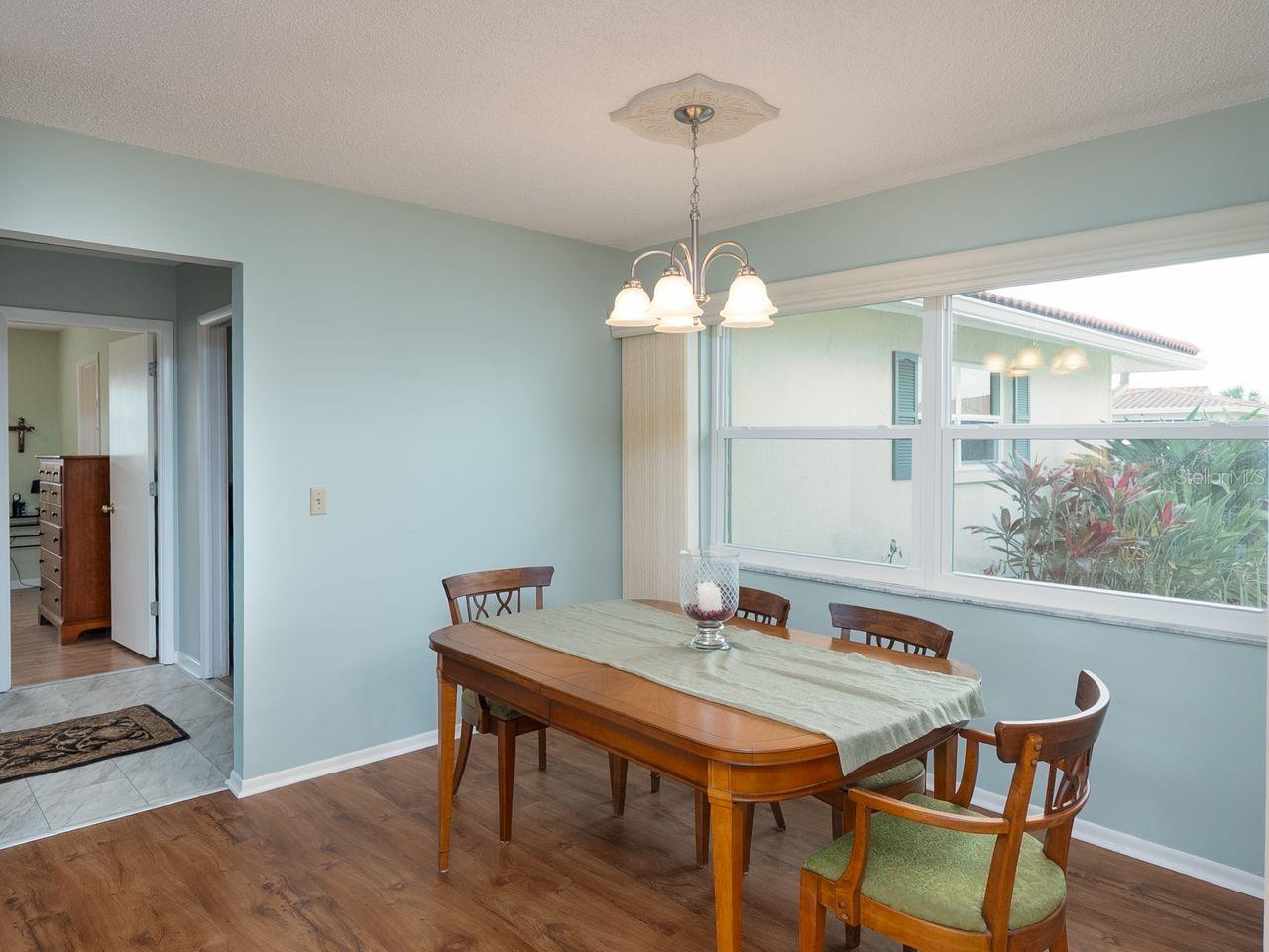 Image 13 of 44 For 6 Pine Ridge Way