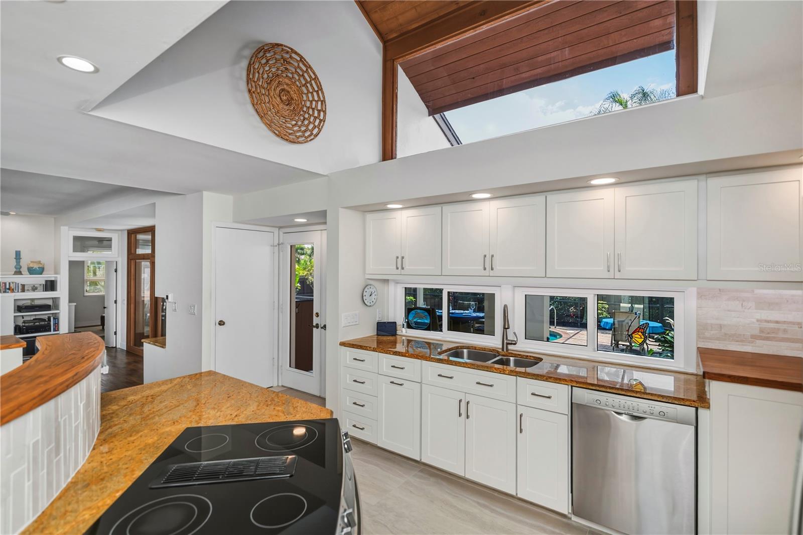 Image 8 of 50 For 1238 Paradise Way