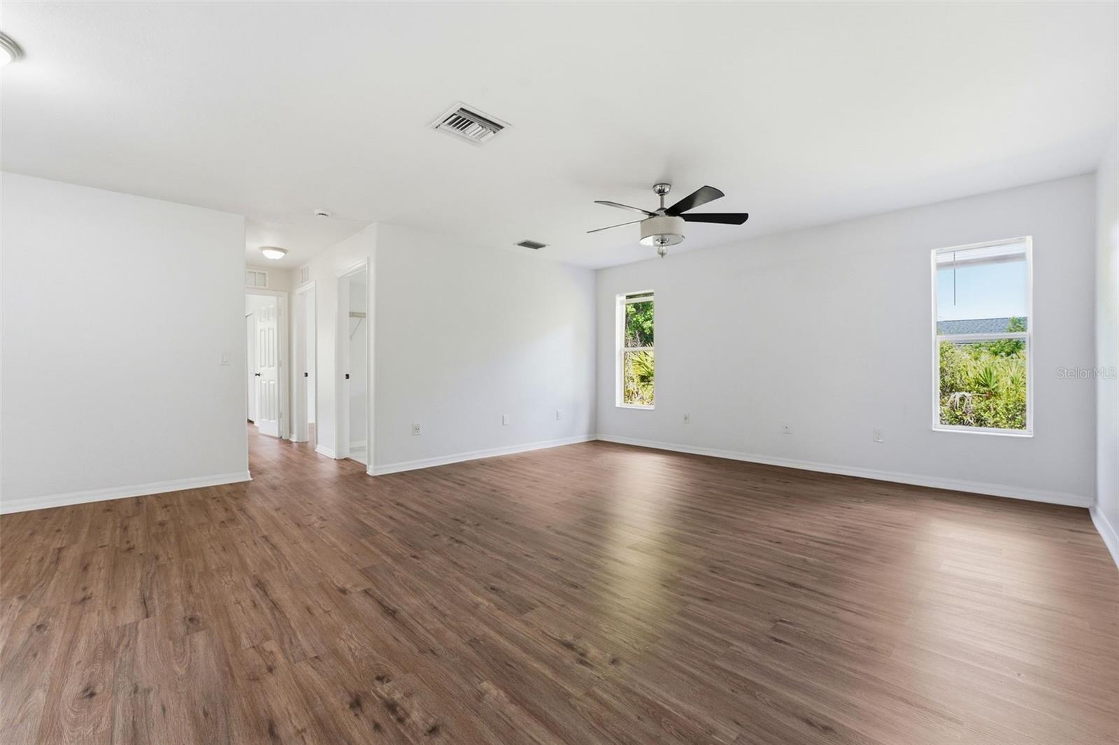 Listing photo id 12 for 2637 Courtland Avenue