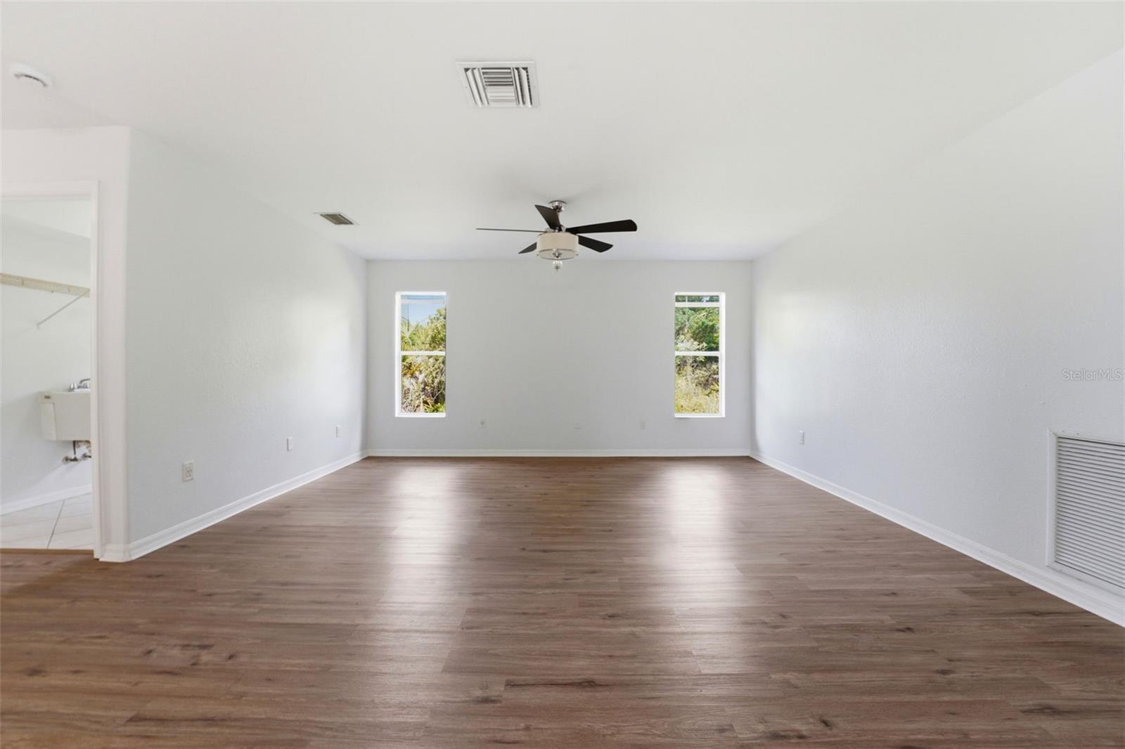 Listing photo id 13 for 2637 Courtland Avenue