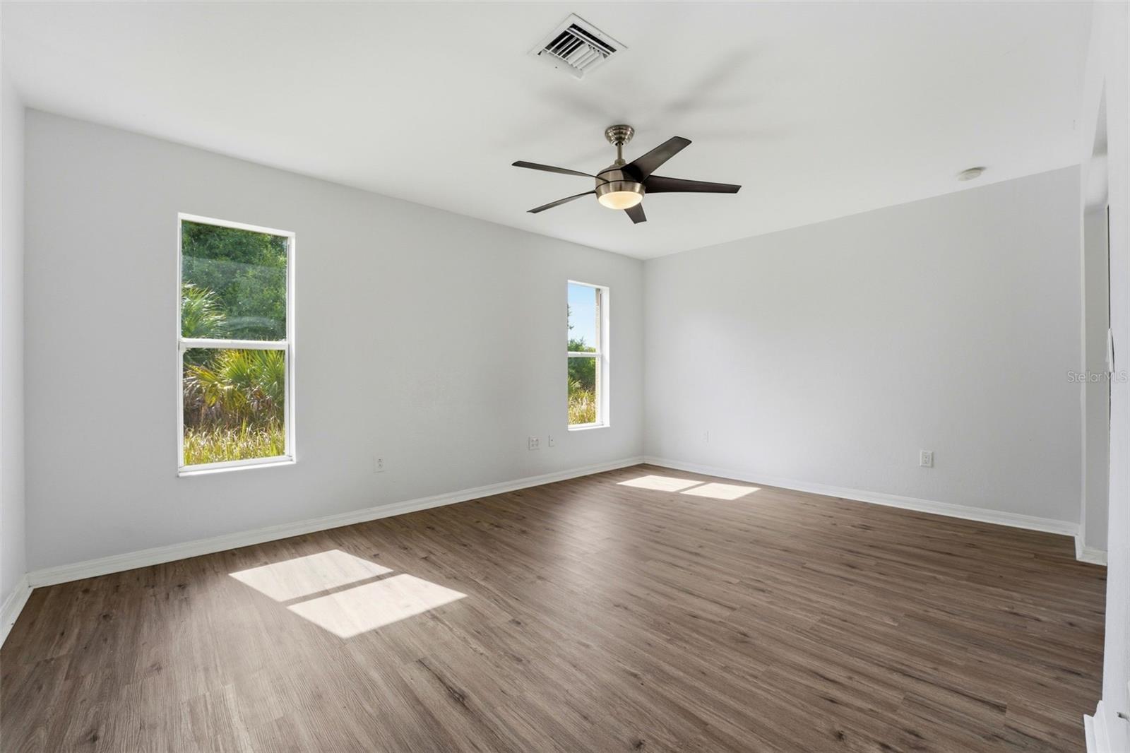 Listing photo id 16 for 2637 Courtland Avenue