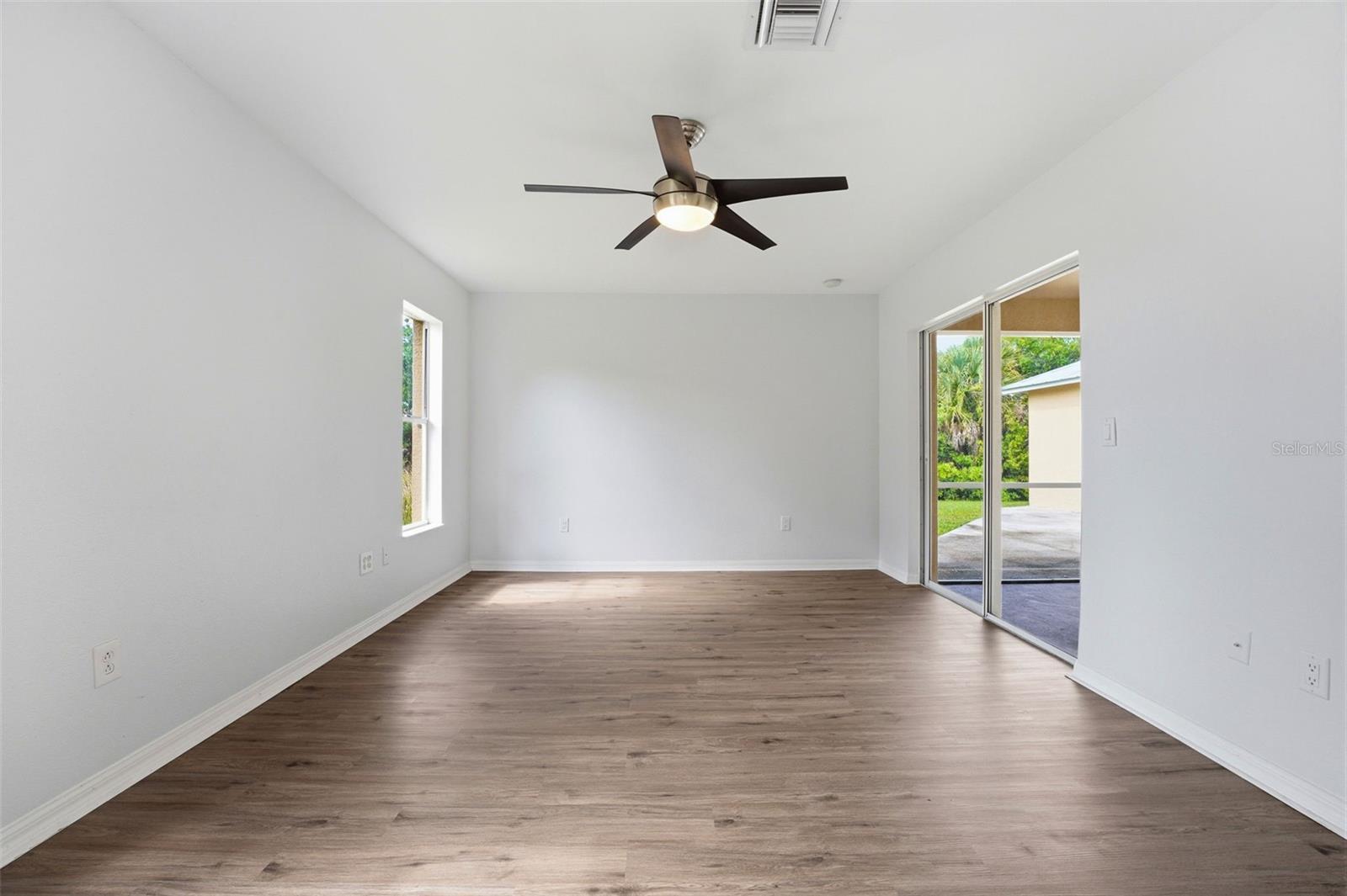 Listing photo id 17 for 2637 Courtland Avenue