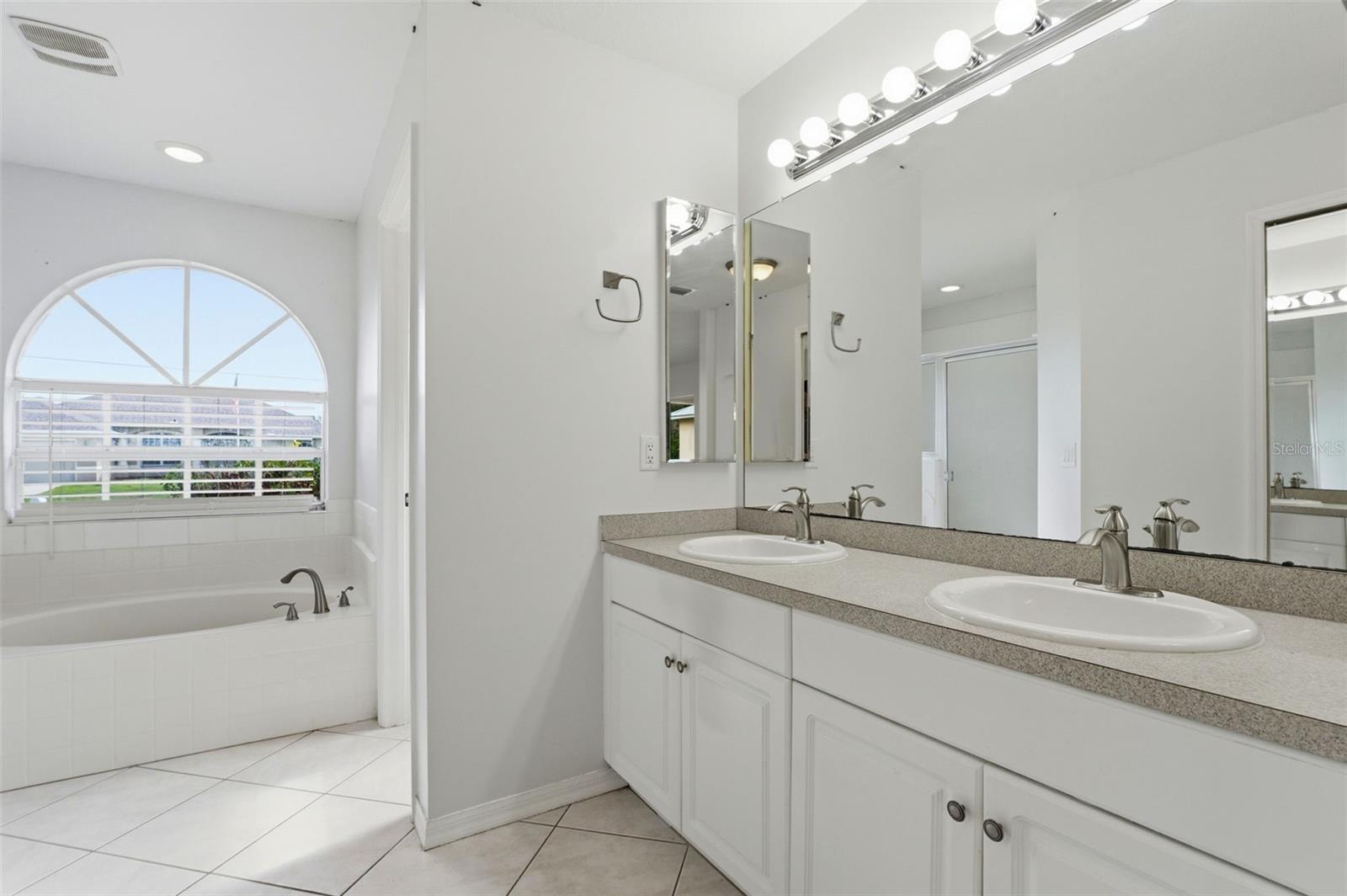 Listing photo id 19 for 2637 Courtland Avenue