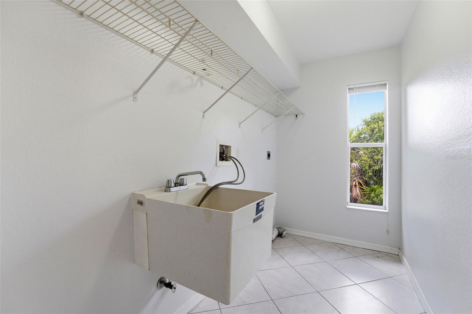 Listing photo id 24 for 2637 Courtland Avenue