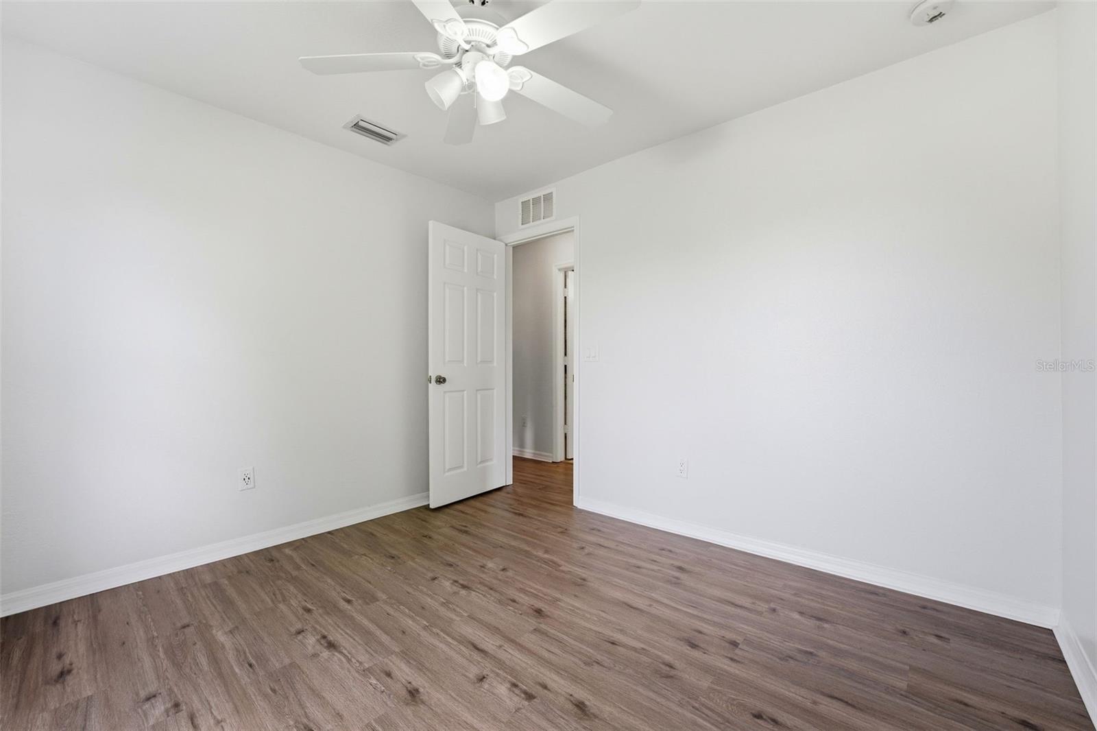 Listing photo id 26 for 2637 Courtland Avenue