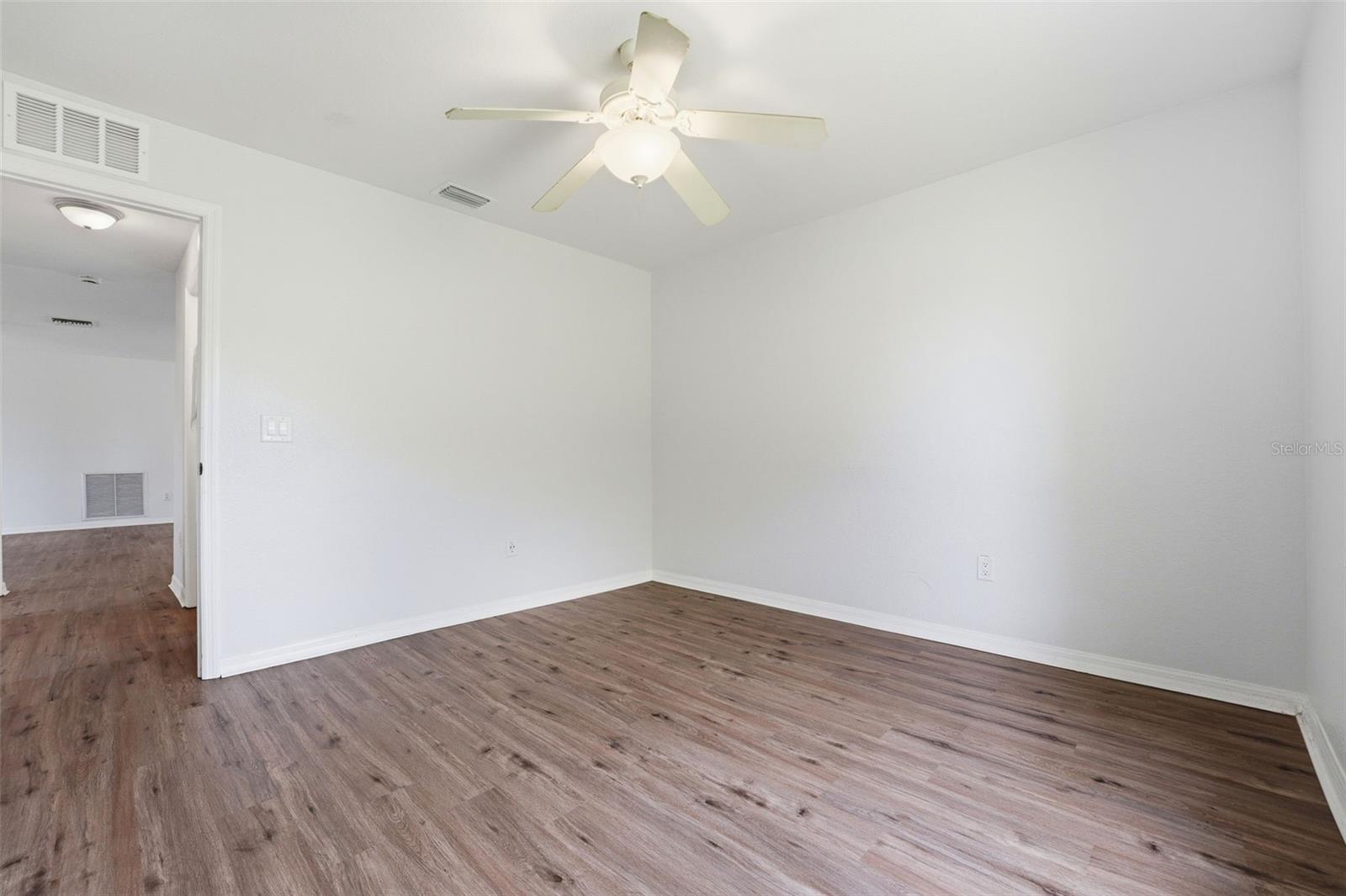 Listing photo id 30 for 2637 Courtland Avenue