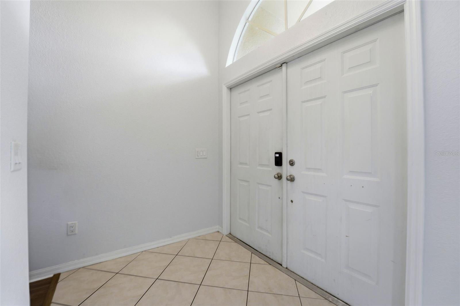 Listing photo id 3 for 2637 Courtland Avenue