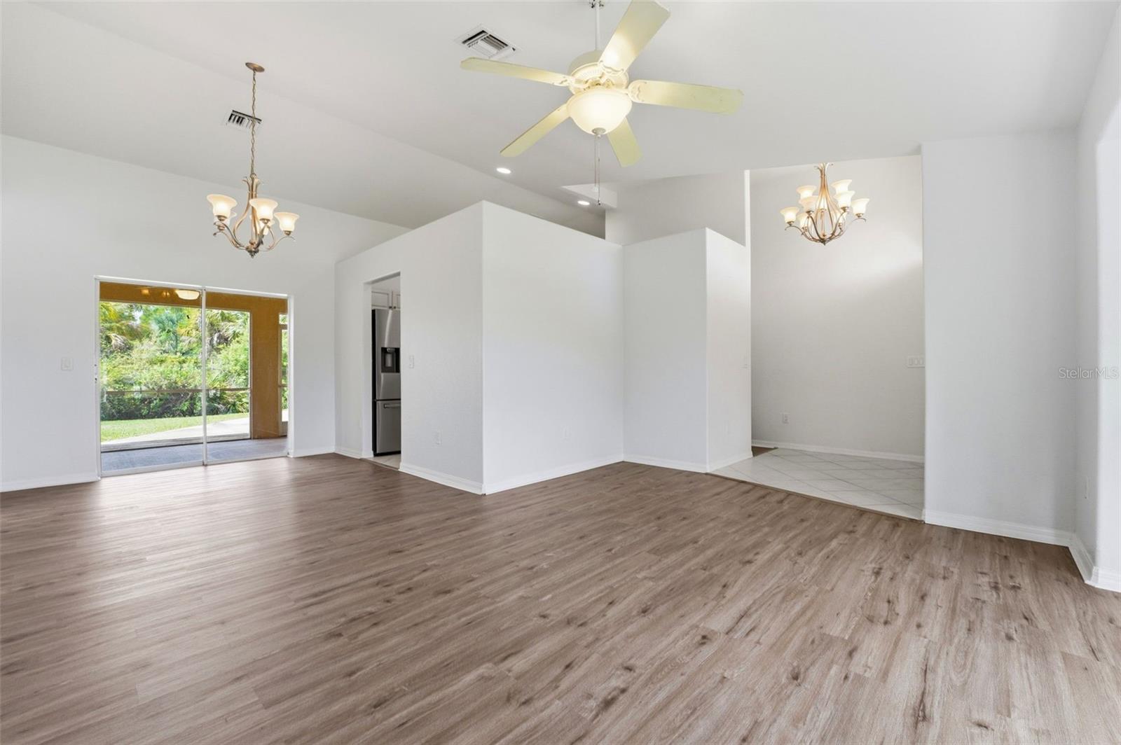 Listing photo id 6 for 2637 Courtland Avenue