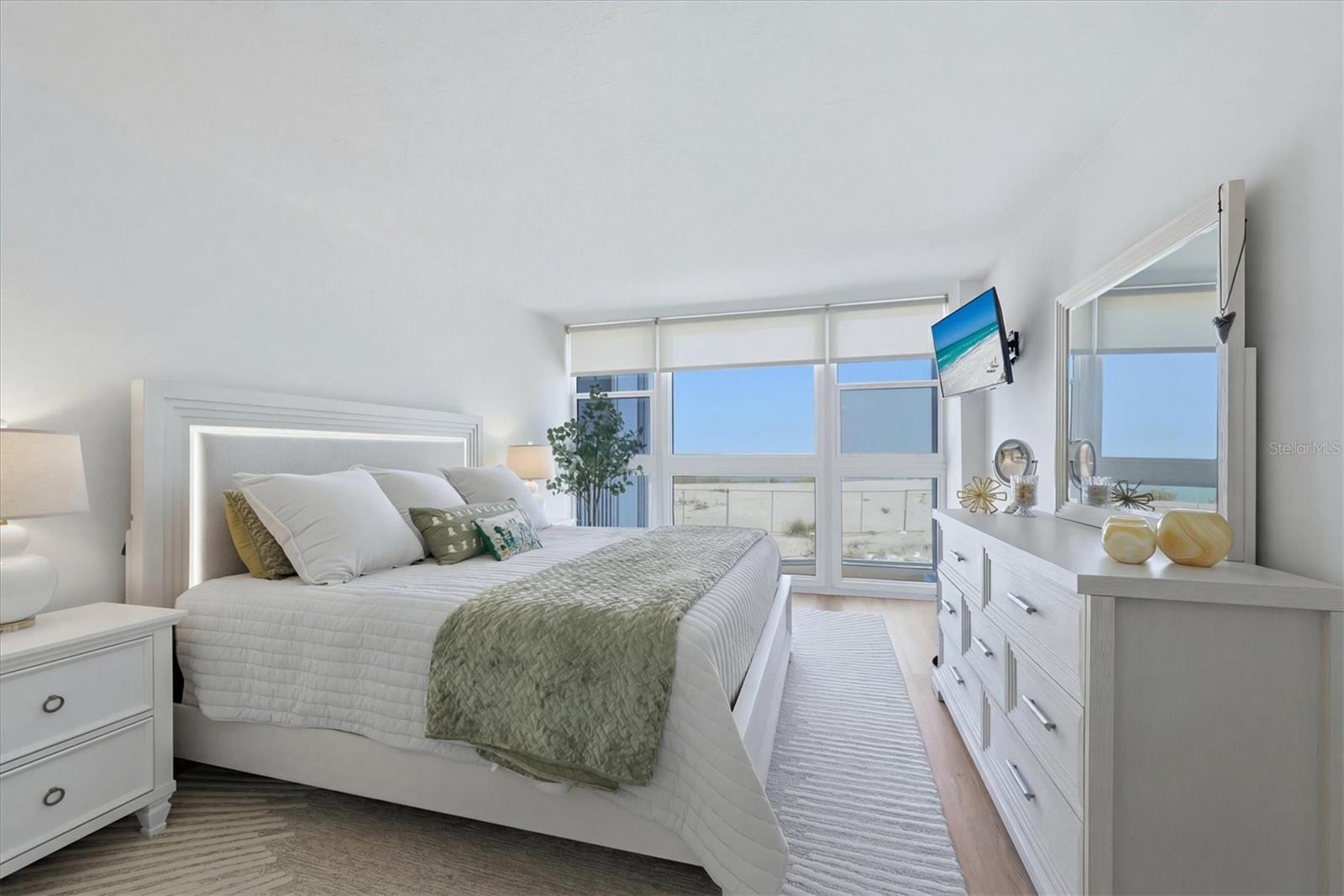 Image 18 of 57 For 555 The Esplanade N 205