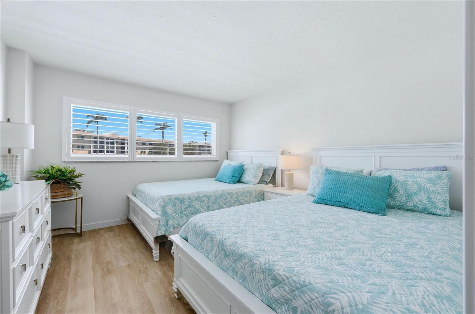 Image 23 of 57 For 555 The Esplanade N 205