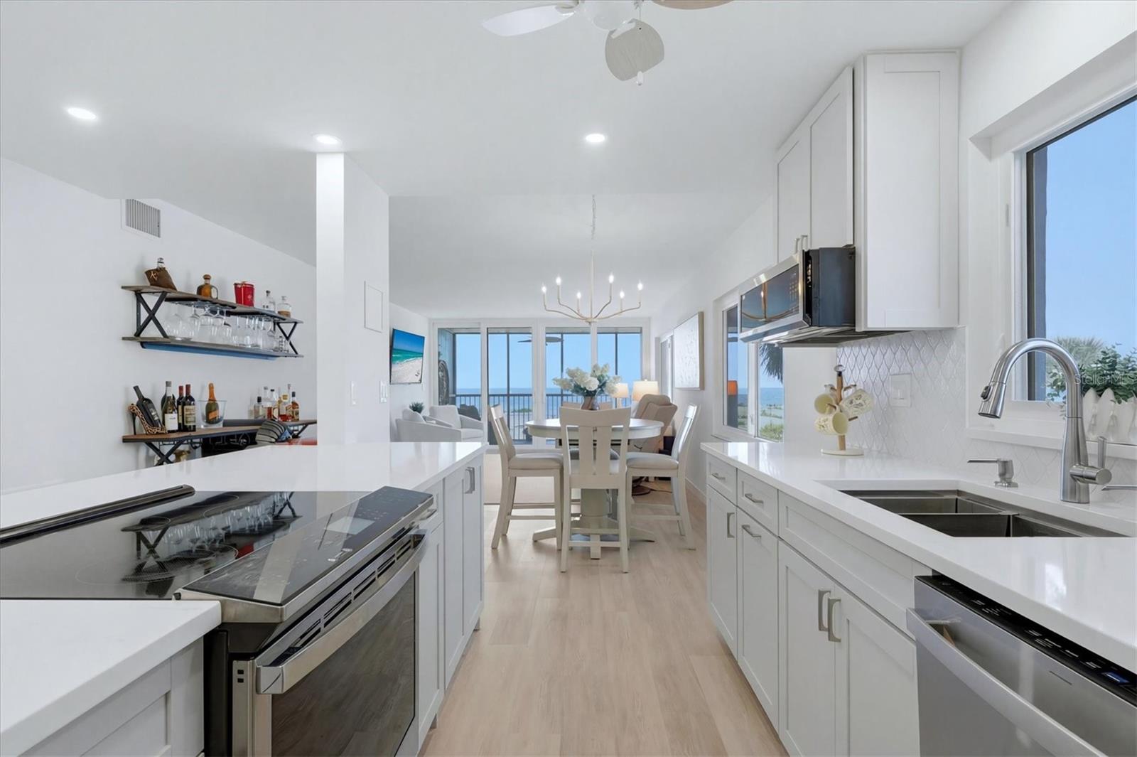 Image 5 of 57 For 555 The Esplanade N 205