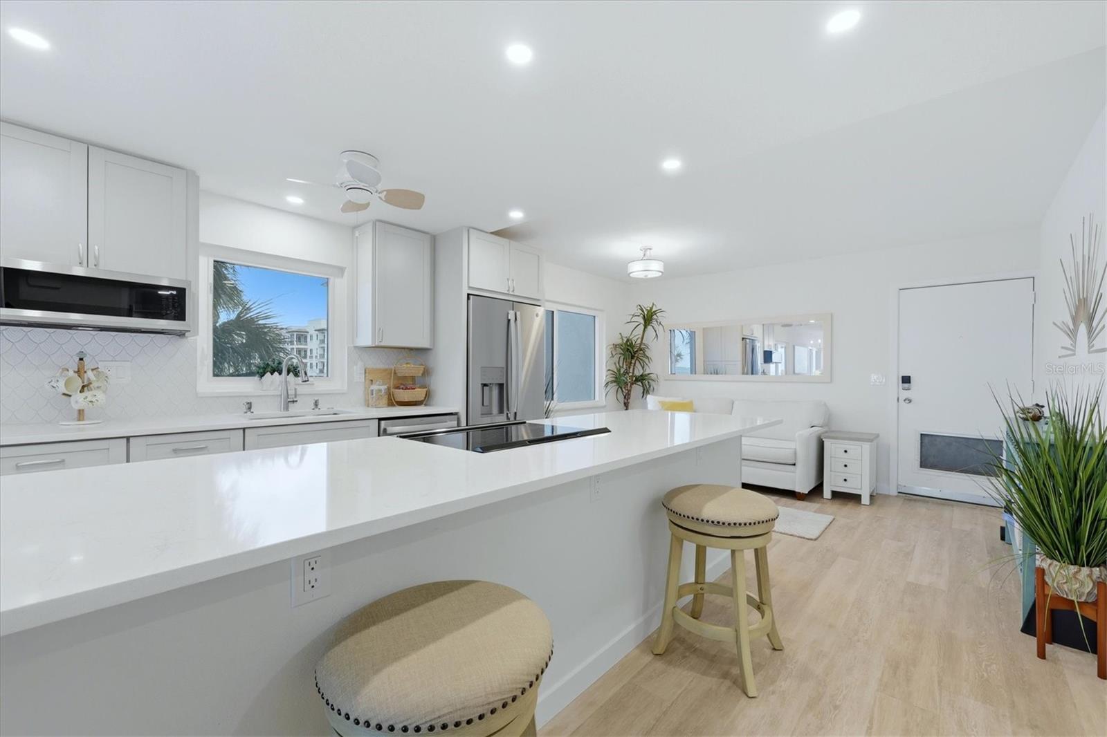 Image 6 of 57 For 555 The Esplanade N 205