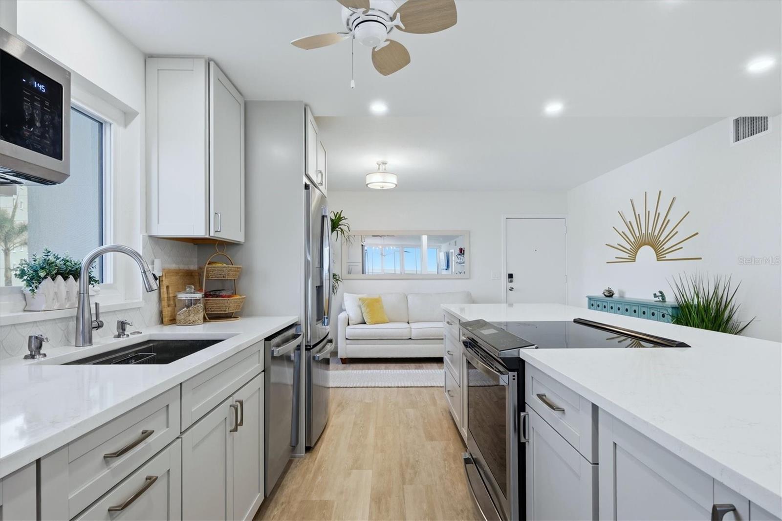 Image 7 of 57 For 555 The Esplanade N 205